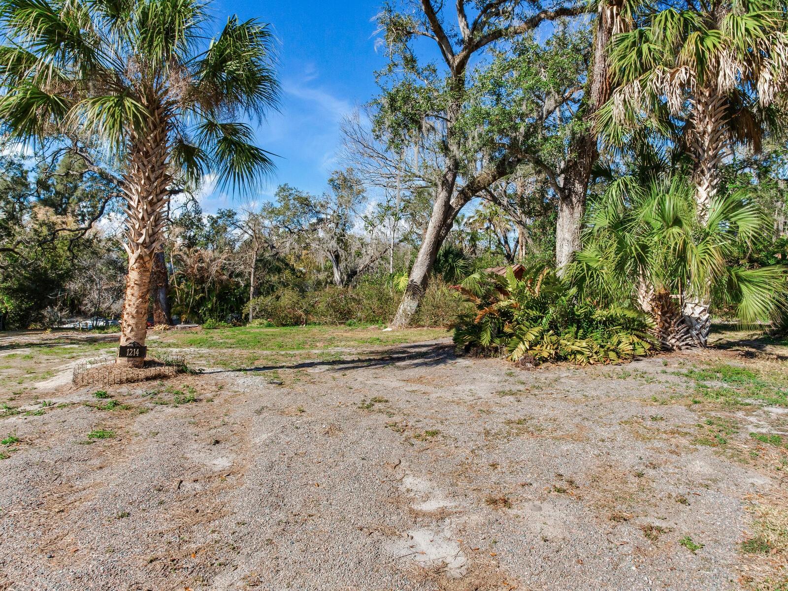 1214 E PARK CIR, TAMPA, FL — photo 16