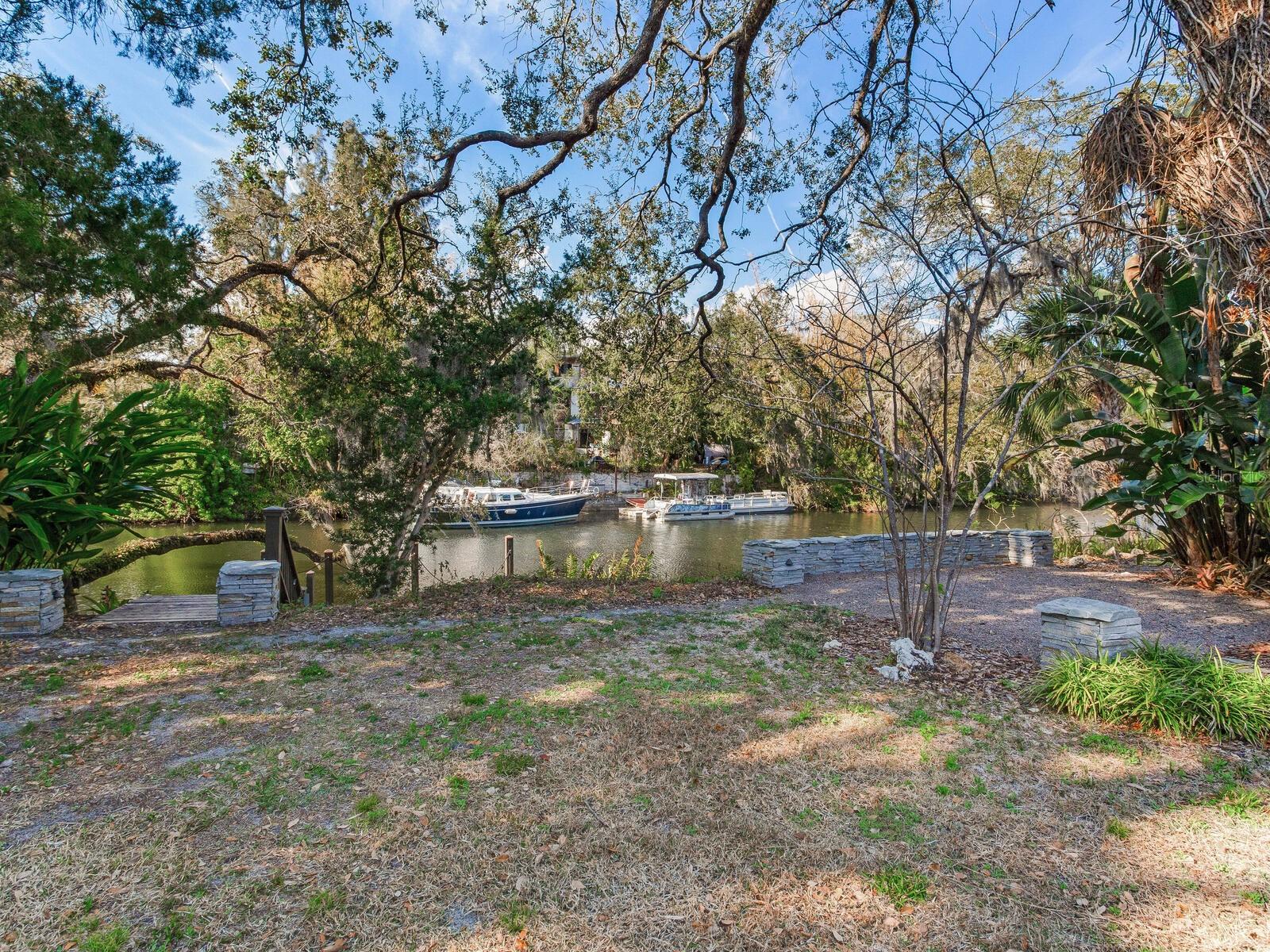 1214 E PARK CIR, TAMPA, FL — photo 23