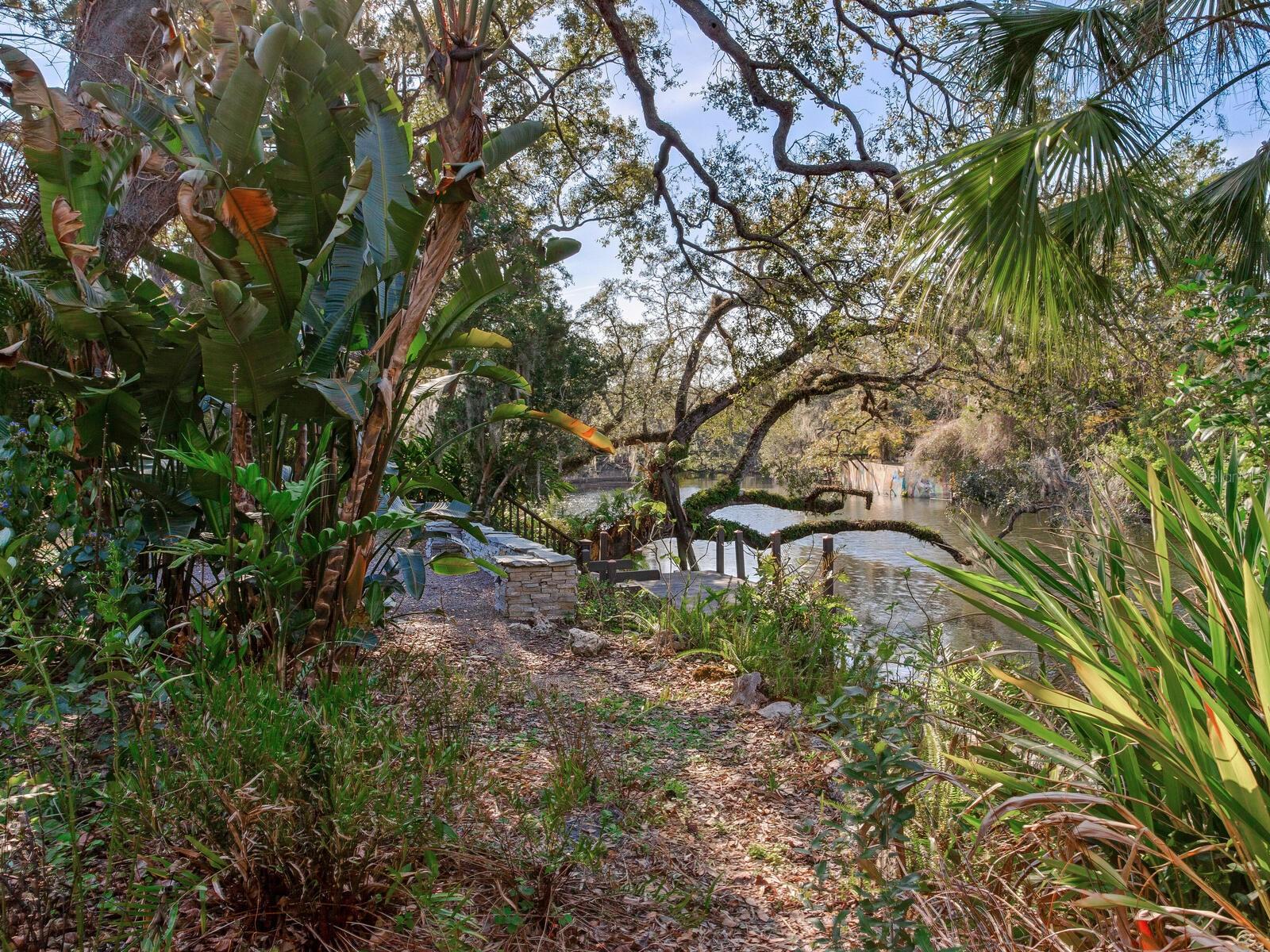 1214 E PARK CIR, TAMPA, FL — photo 31