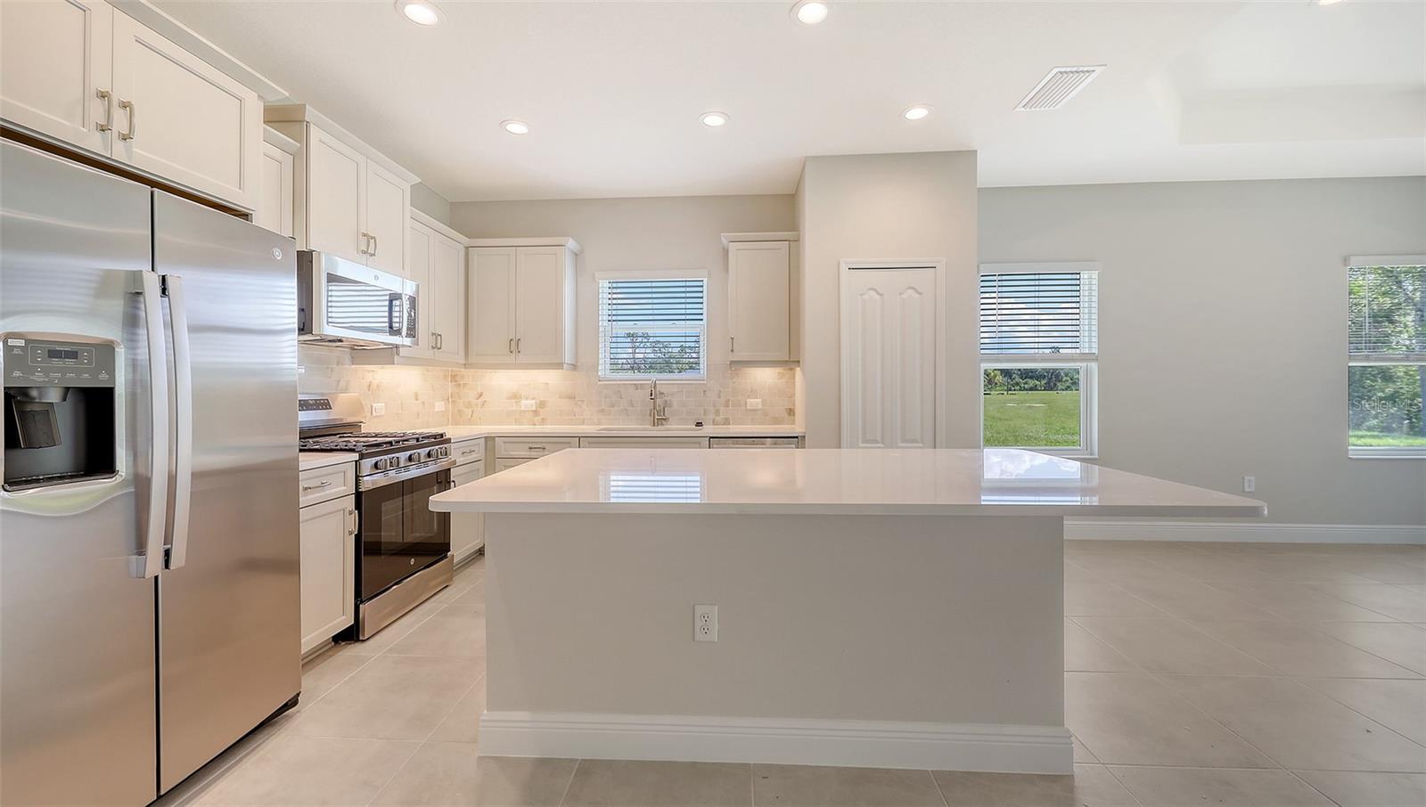 11533 GREAT BROOK LN, PARRISH, FL — photo 3
