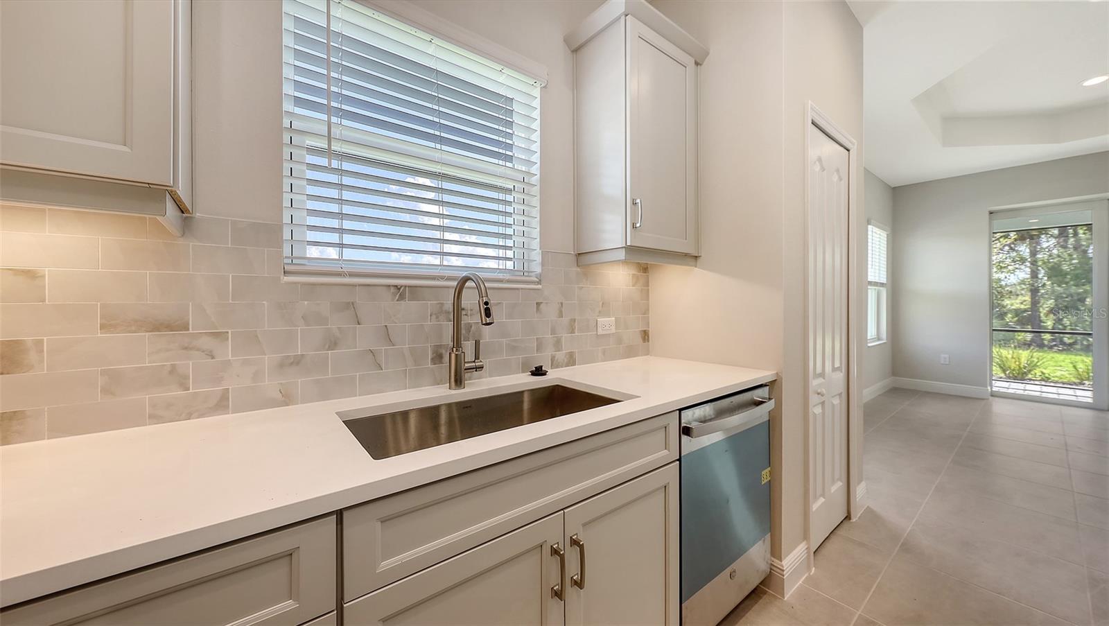 11533 GREAT BROOK LN, PARRISH, FL — photo 17