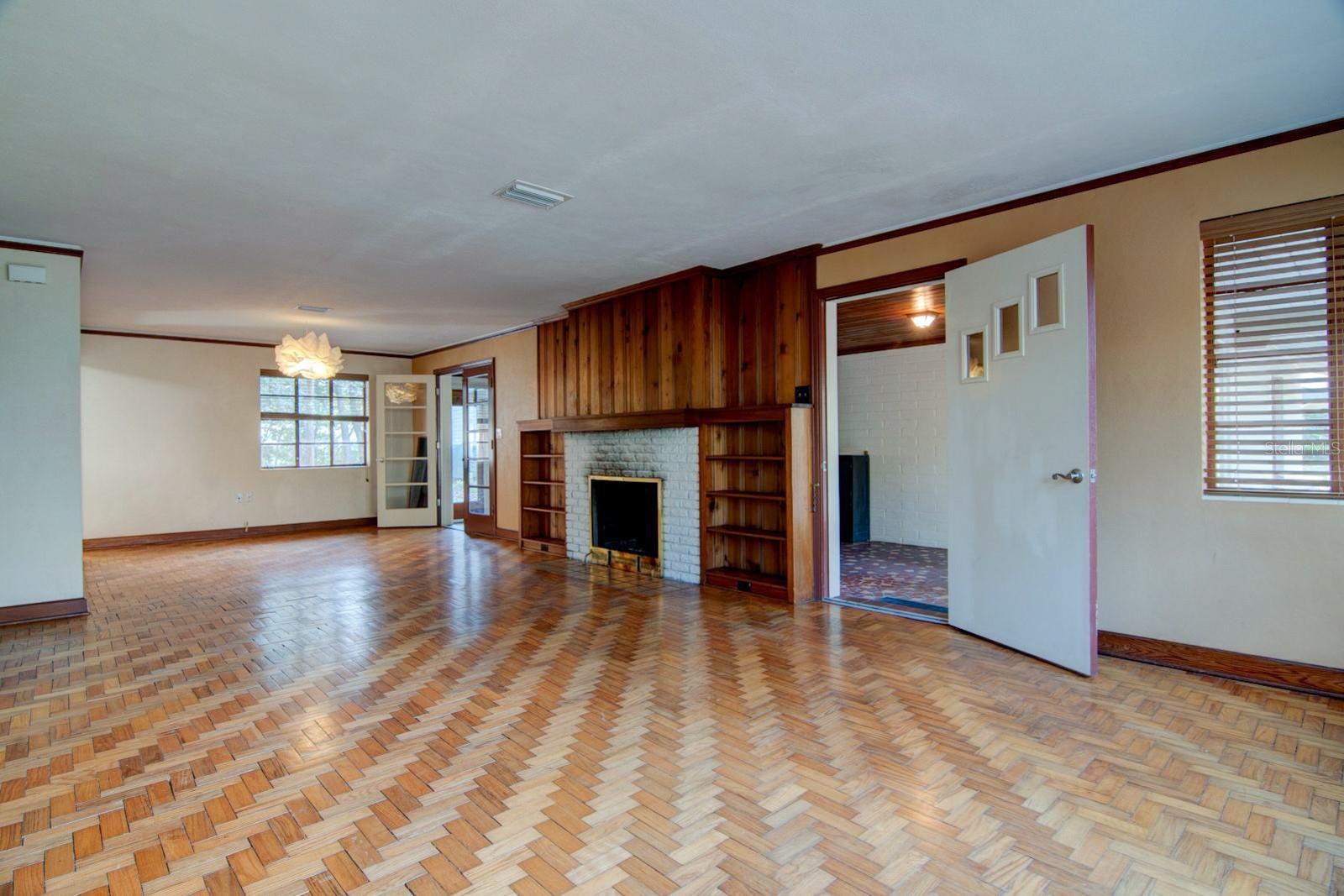 2049 NW 9TH AVE, GAINESVILLE, FL — photo 3