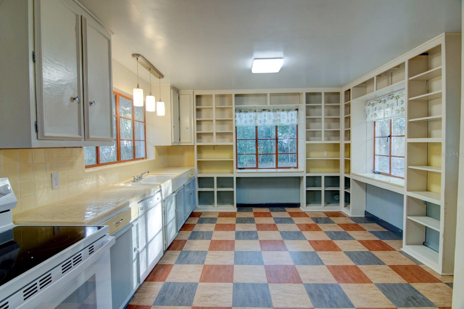 2049 NW 9TH AVE, GAINESVILLE, FL — photo 4