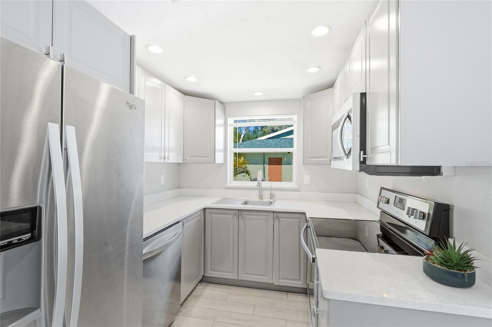 5320 MOELLER AVE, SARASOTA, FL — photo 5