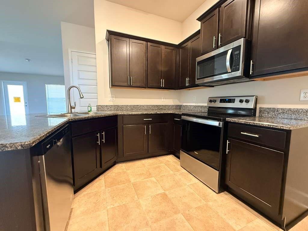 910 HUDSON VALLEY DR, KISSIMMEE, FL — photo 9