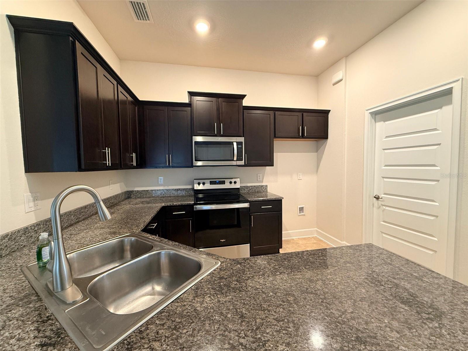 910 HUDSON VALLEY DR, KISSIMMEE, FL — photo 11