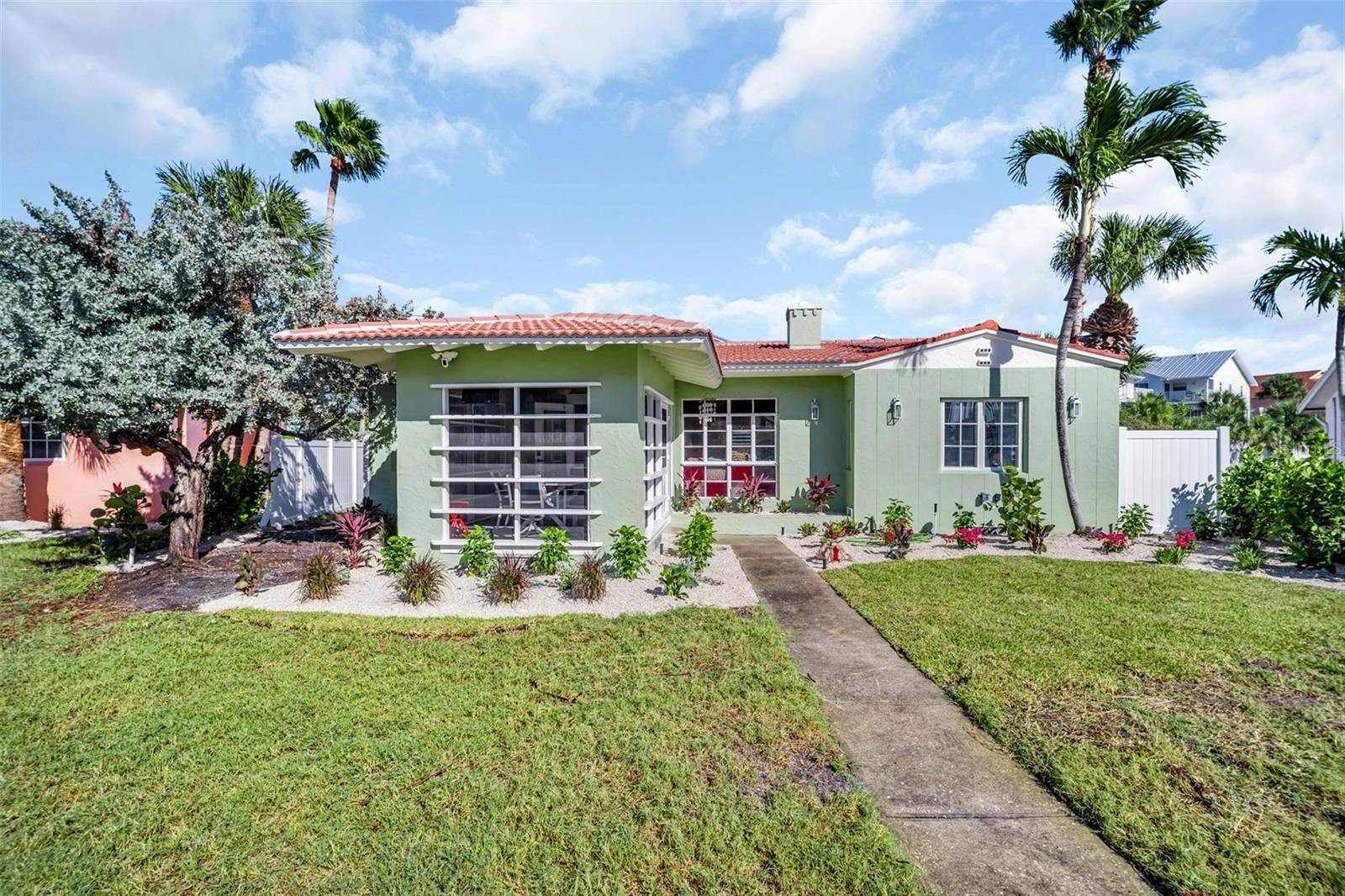 16613 GULF BLVD, NORTH REDINGTON BEACH, FL