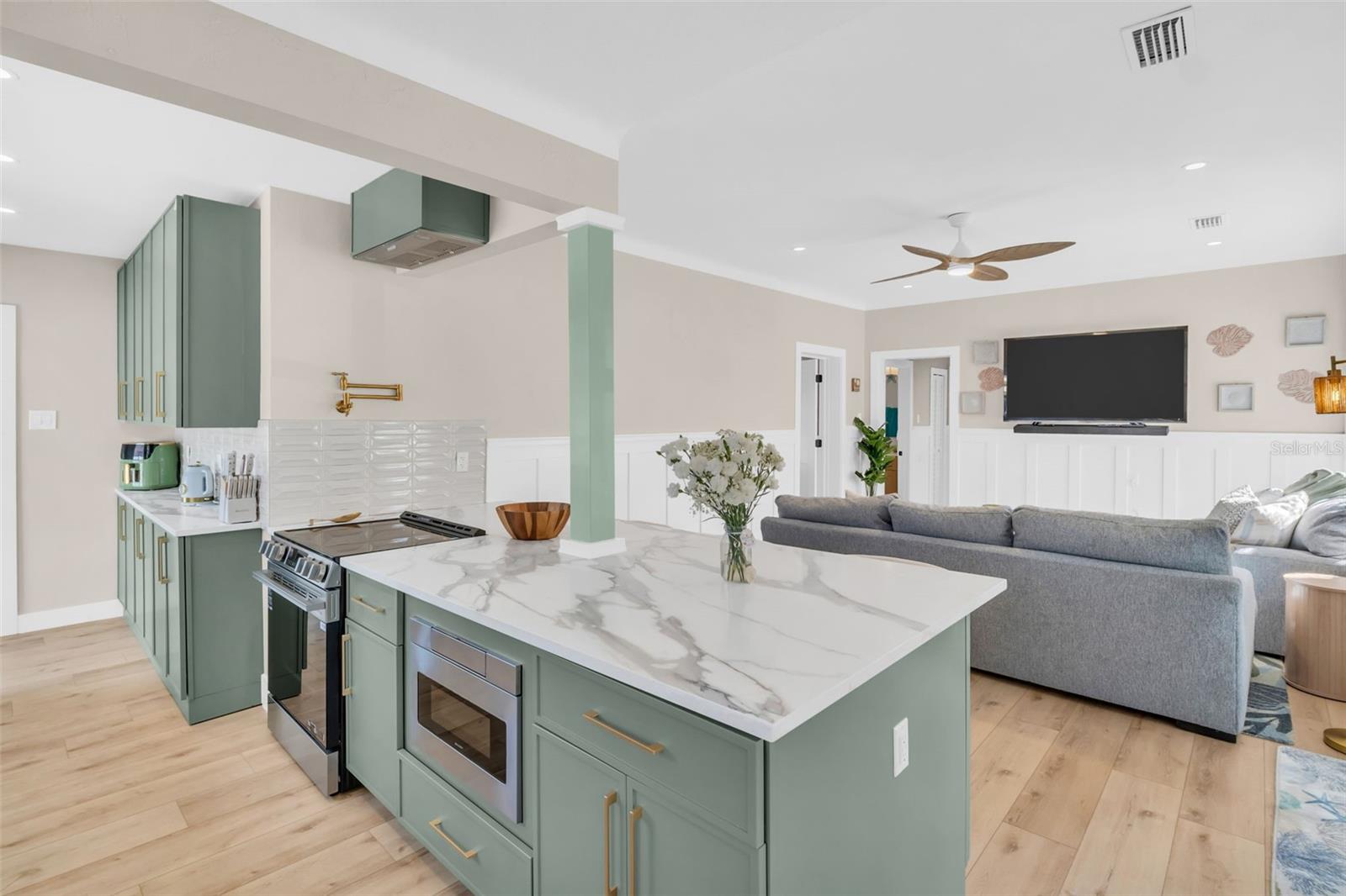 16613 GULF BLVD, NORTH REDINGTON BEACH, FL — photo 9