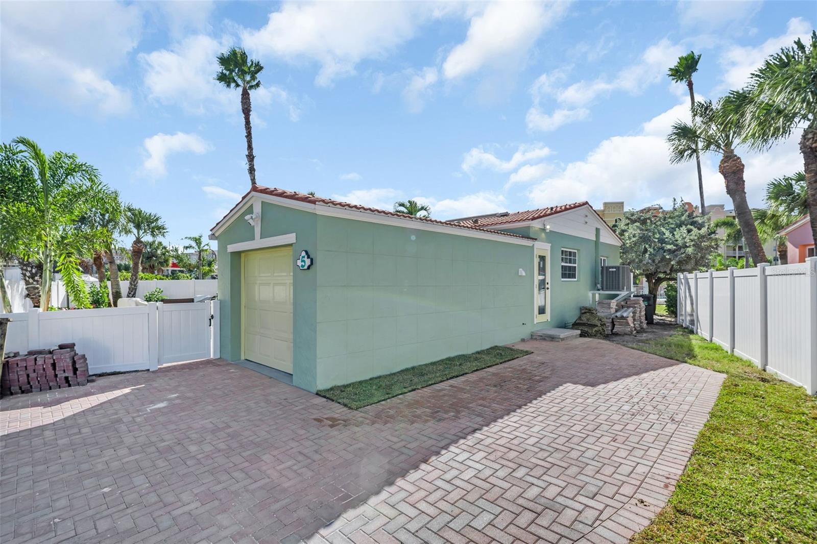 16613 GULF BLVD, NORTH REDINGTON BEACH, FL — photo 33