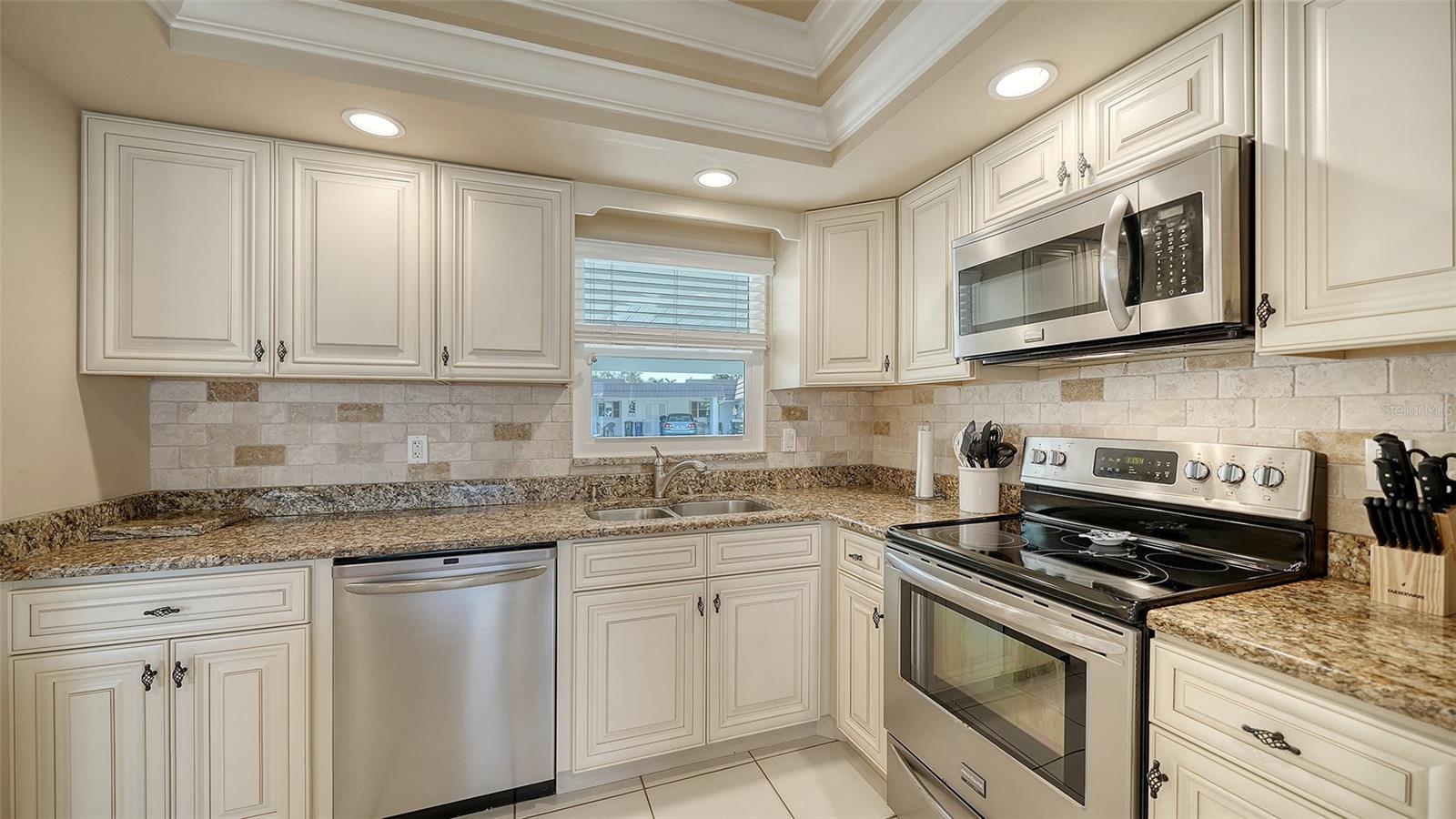 2721 RIVERBLUFF PL #V-50, SARASOTA, FL — photo 17