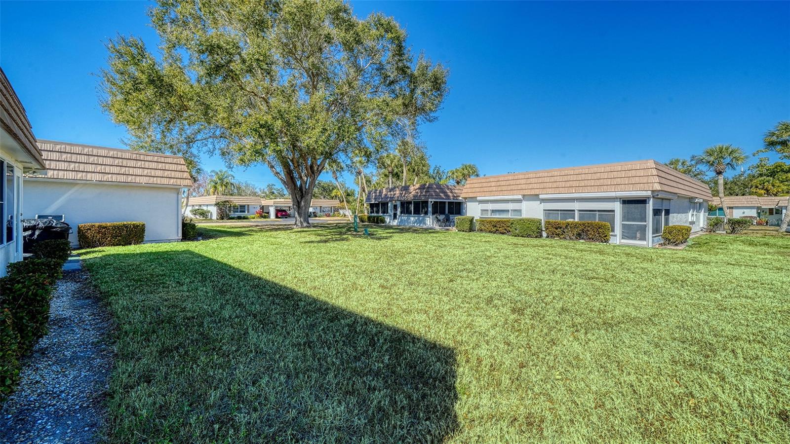 2721 RIVERBLUFF PL #V-50, SARASOTA, FL — photo 27