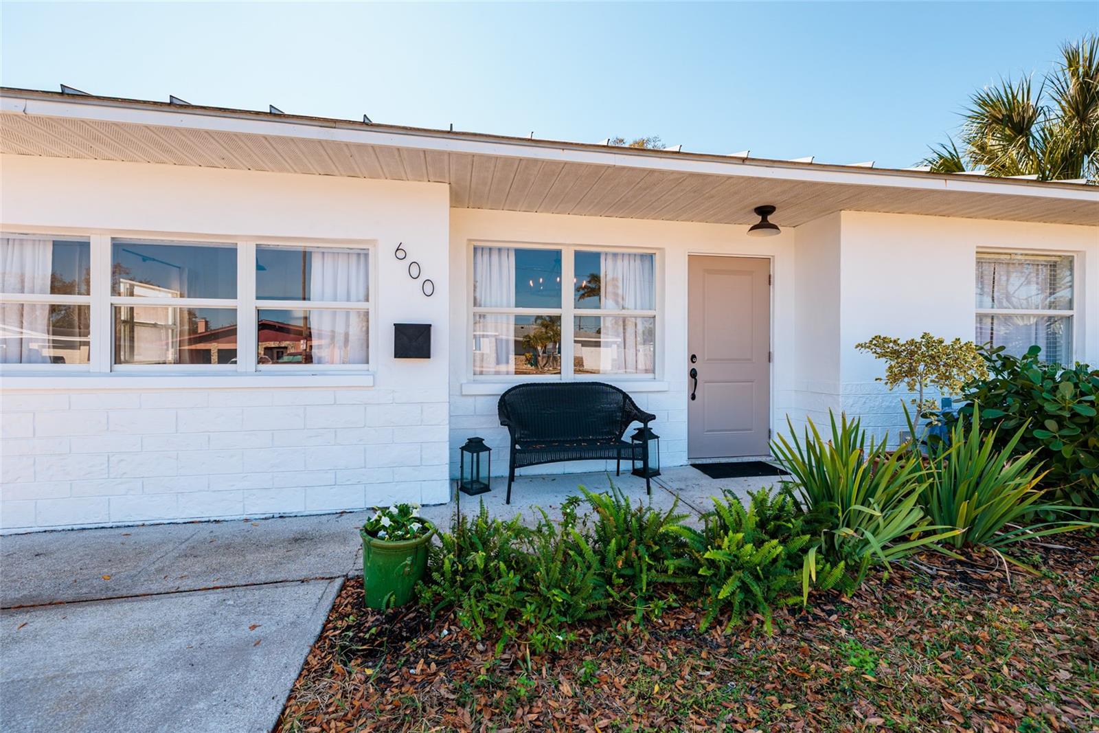 600 74TH AVE N, ST PETERSBURG, FL — photo 2