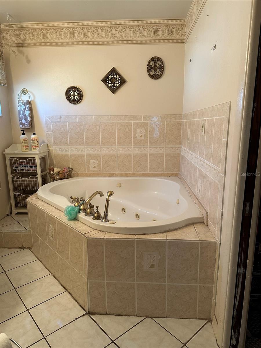 1427 AMY CIR, SPRING HILL, FL — photo 11