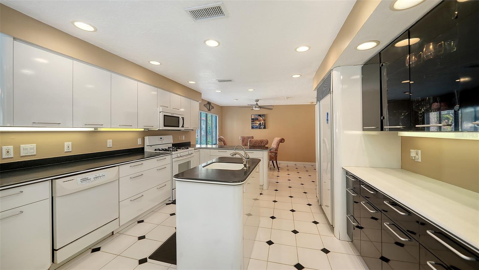 3131 BAYOU SOUND, LONGBOAT KEY, FL — photo 19