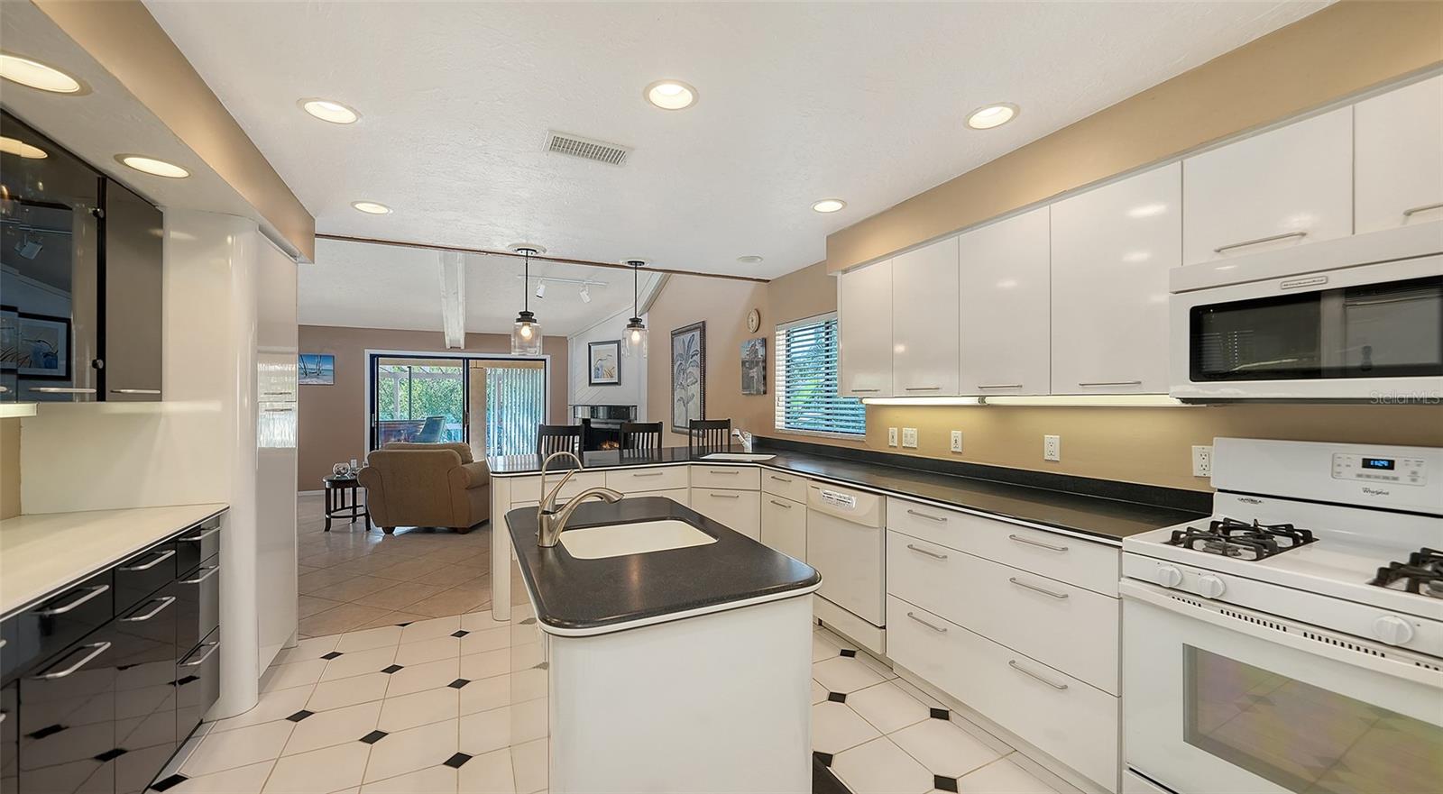 3131 BAYOU SOUND, LONGBOAT KEY, FL — photo 20