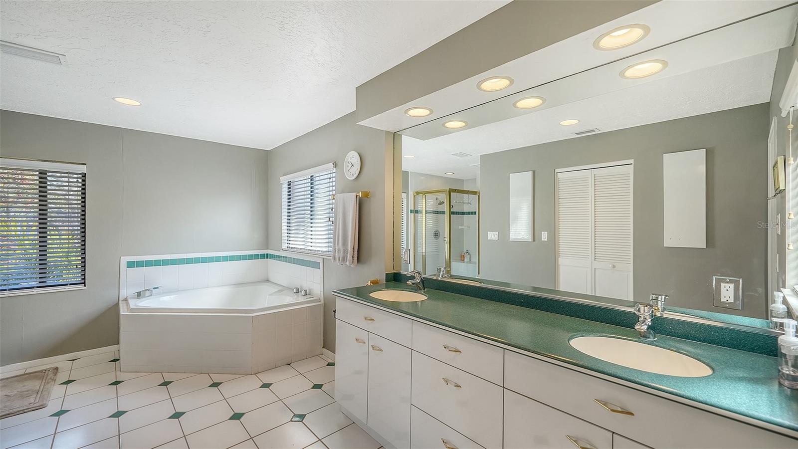 3131 BAYOU SOUND, LONGBOAT KEY, FL — photo 26