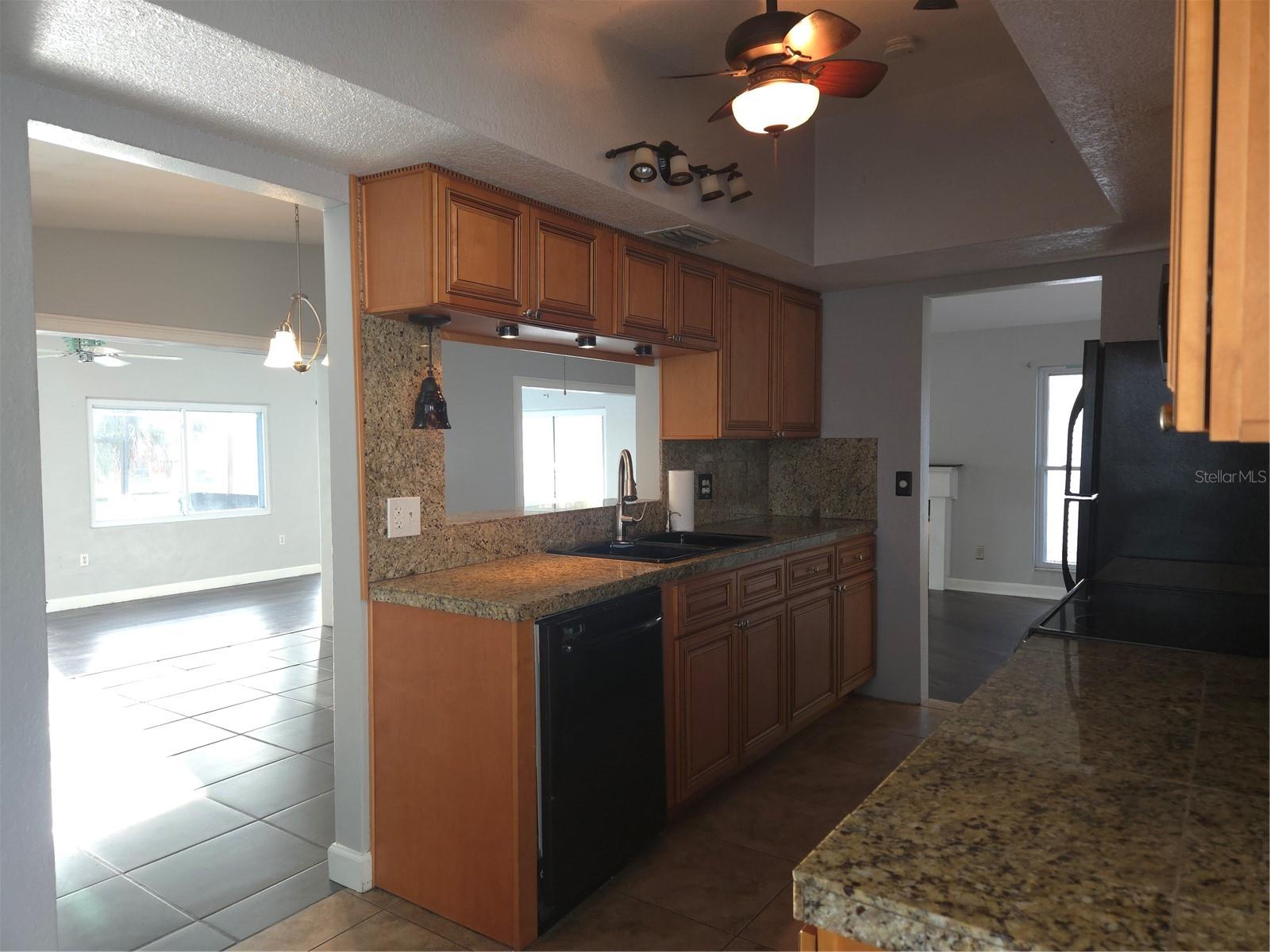 2075 N KEENE RD, CLEARWATER, FL — photo 3