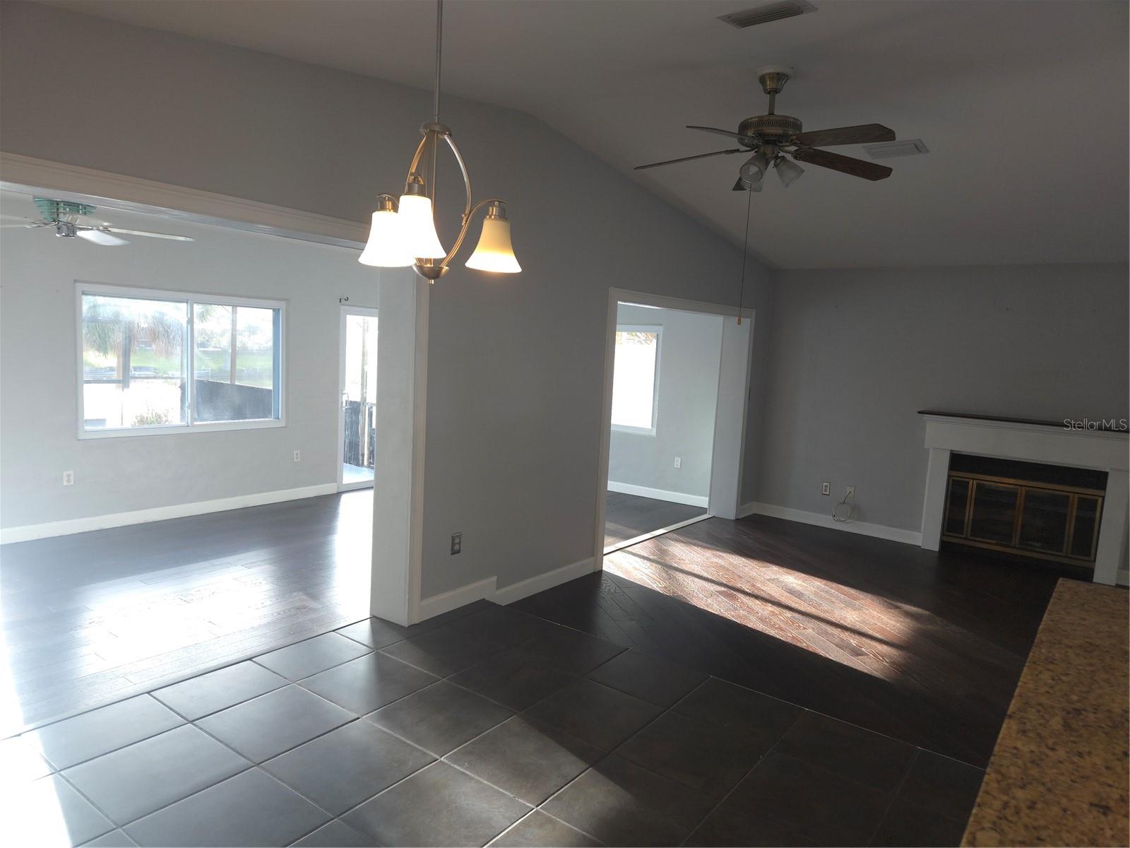2075 N KEENE RD, CLEARWATER, FL — photo 12