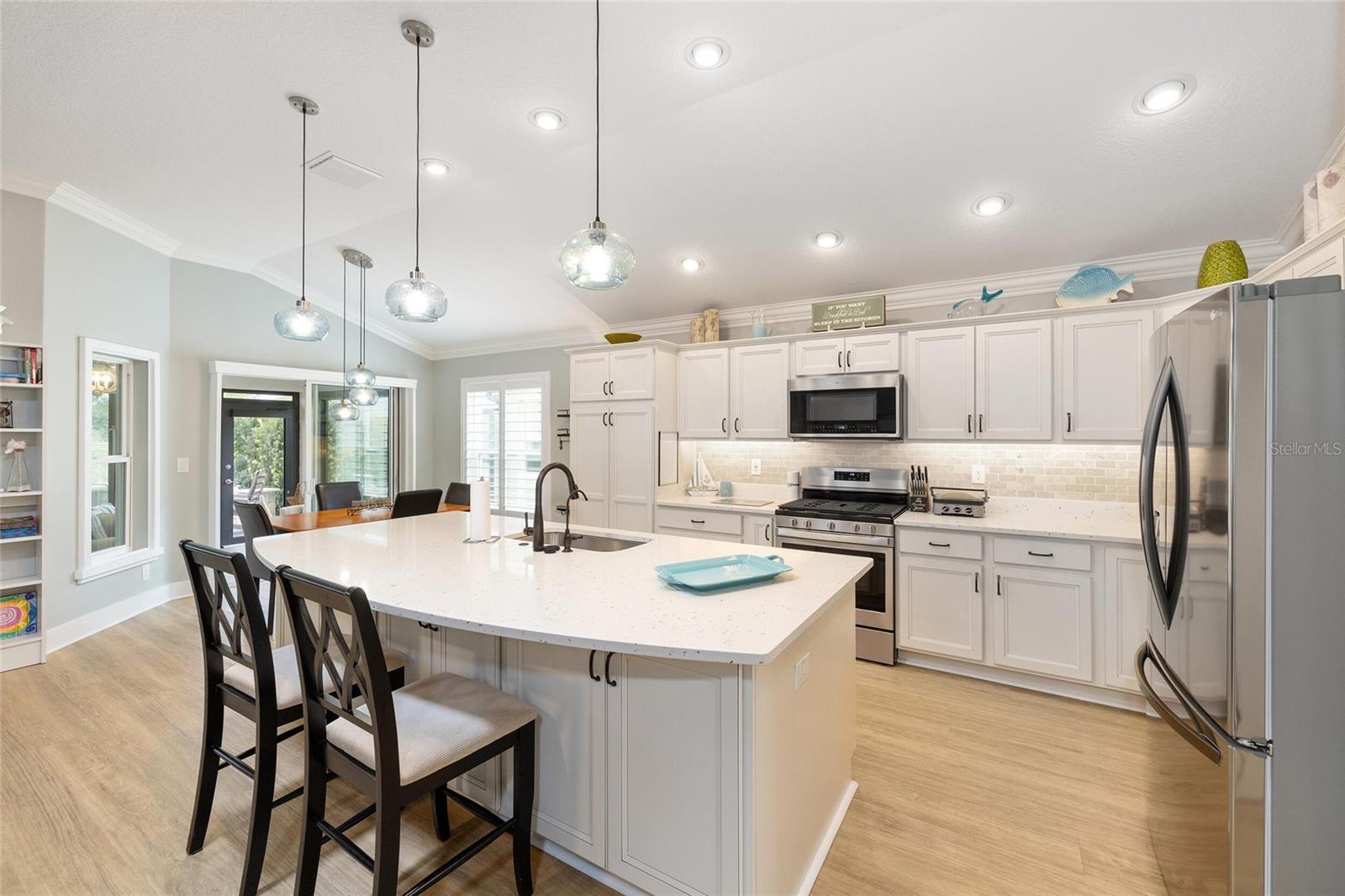 2140 BILLER CIR, THE VILLAGES, FL — photo 10