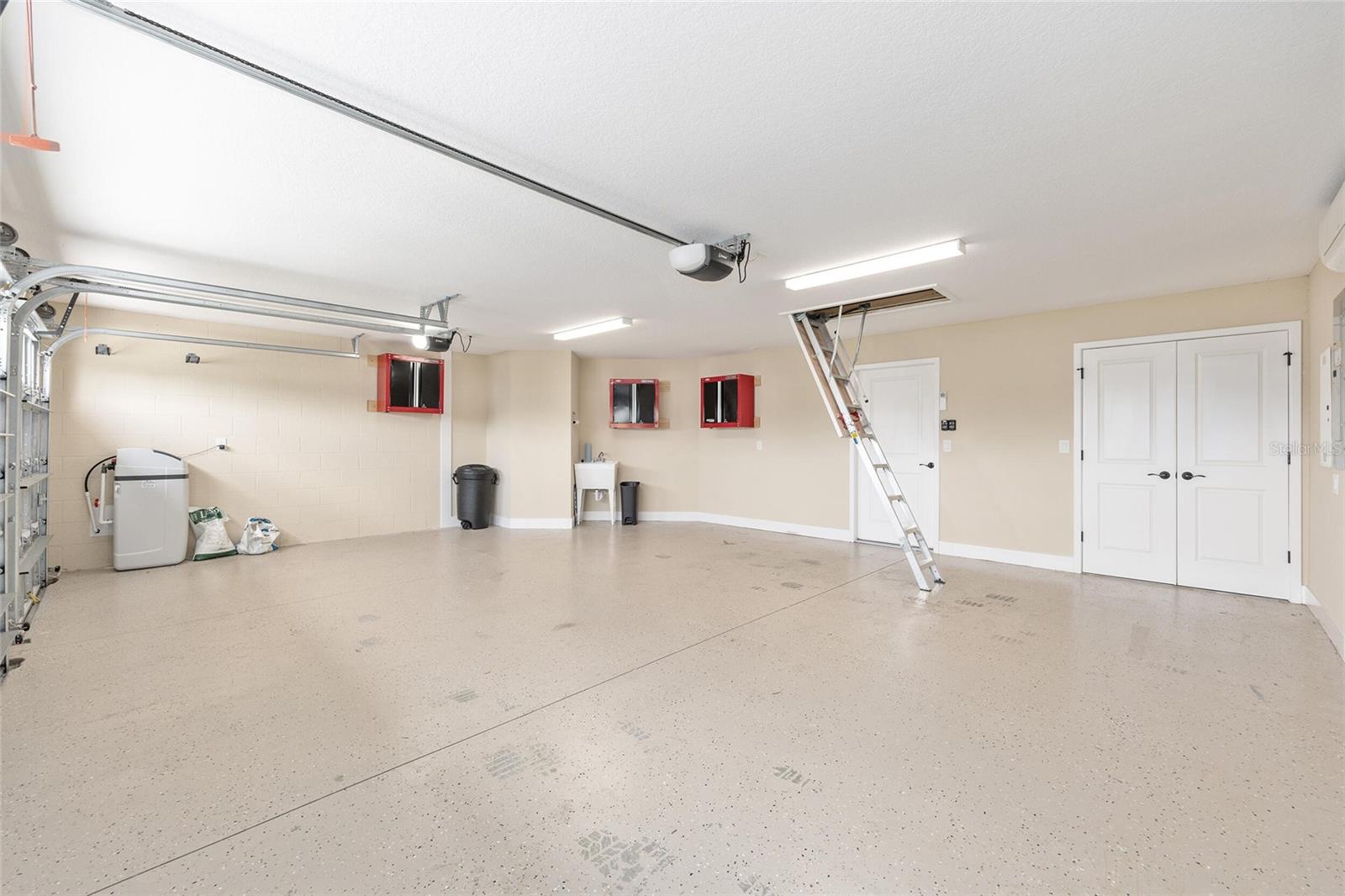 2140 BILLER CIR, THE VILLAGES, FL — photo 39