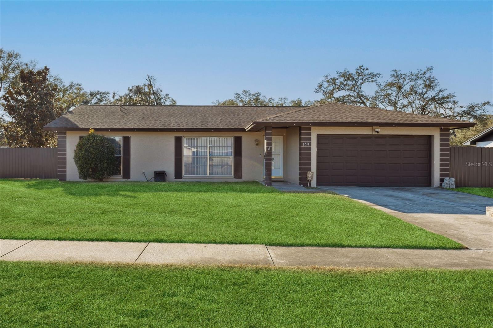1614 BERKSHIRE DR, BRANDON, FL — photo 2