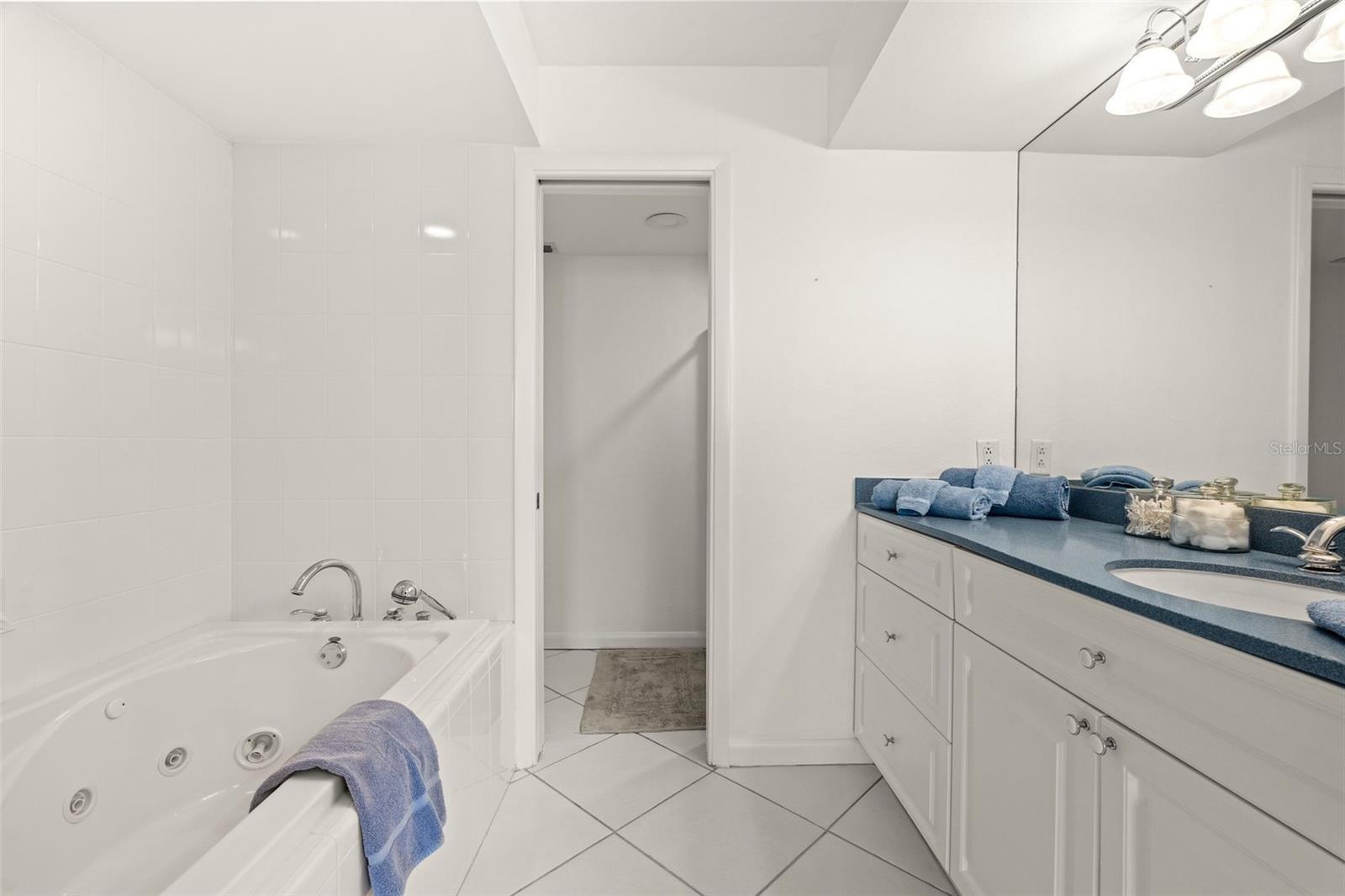 5880 MIDNIGHT PASS RD #605, SARASOTA, FL — photo 36
