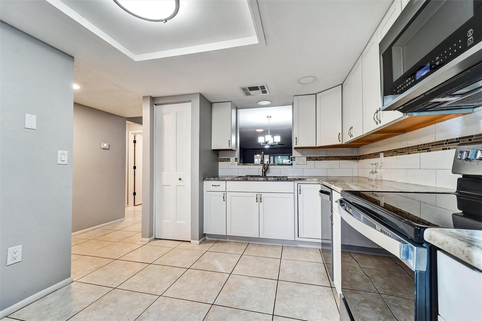 8330 HIGH POINT CIR #6, PORT RICHEY, FL — photo 2