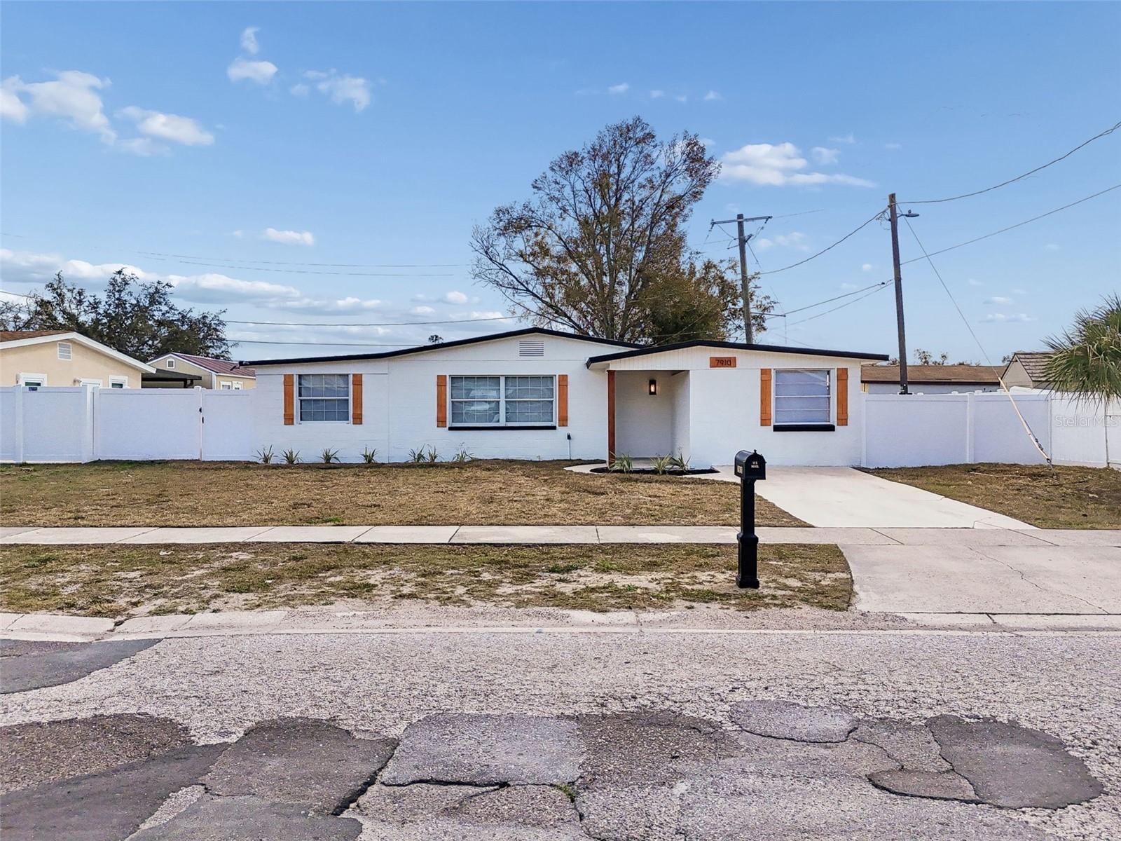 7910 W POWHATAN AVE, TAMPA, FL — photo 172
