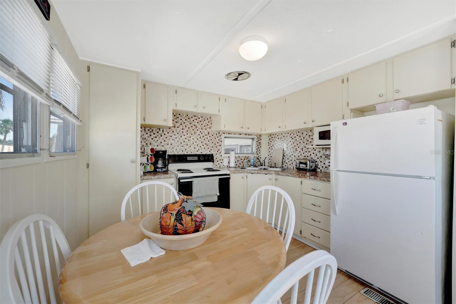 264 S PORT ROYAL LN, APOLLO BEACH, FL — photo 12