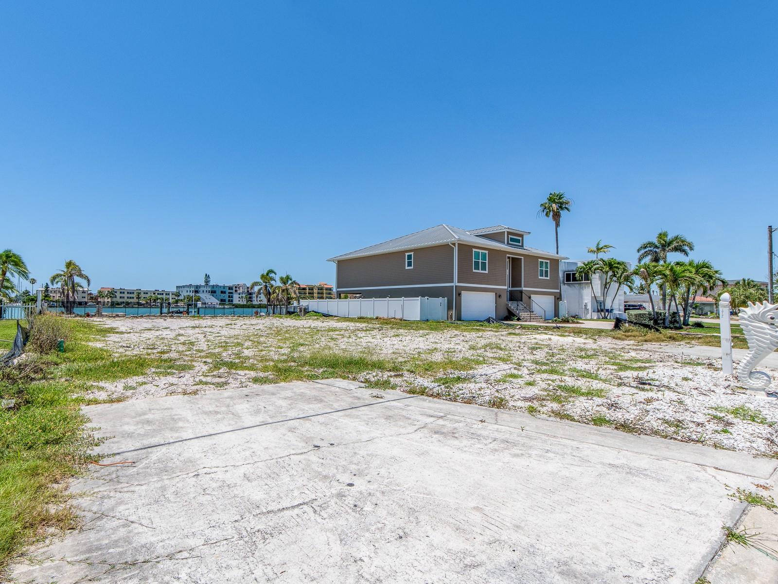 10126 TARPON DR, TREASURE ISLAND, FL — photo 7