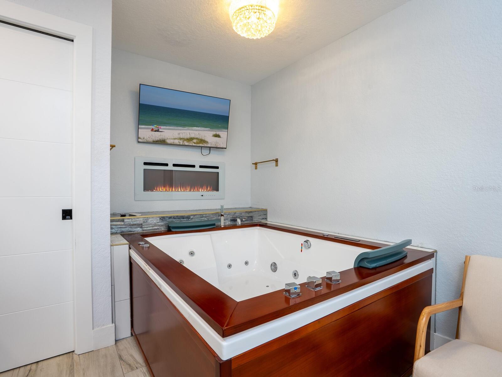 501 NORTON ST, LONGBOAT KEY, FL — photo 22