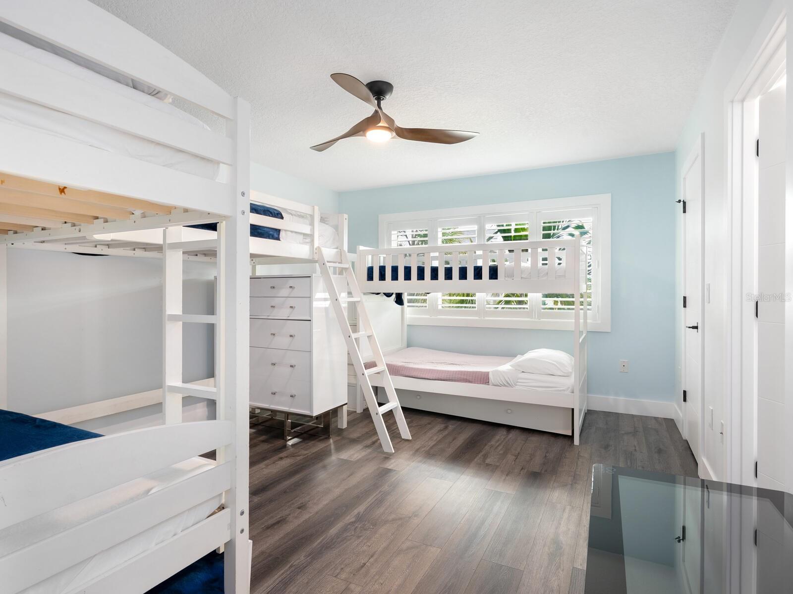 501 NORTON ST, LONGBOAT KEY, FL — photo 26
