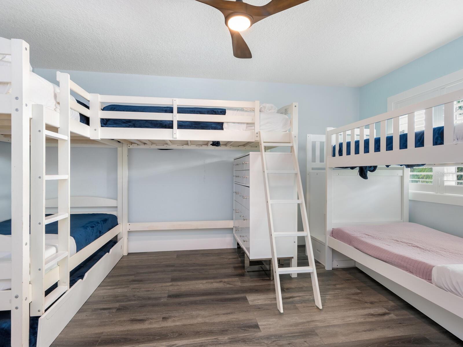 501 NORTON ST, LONGBOAT KEY, FL — photo 27