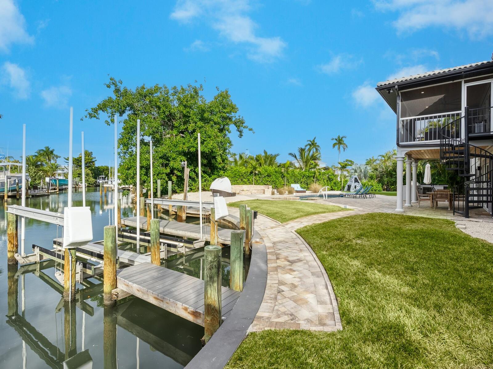 501 NORTON ST, LONGBOAT KEY, FL — photo 49