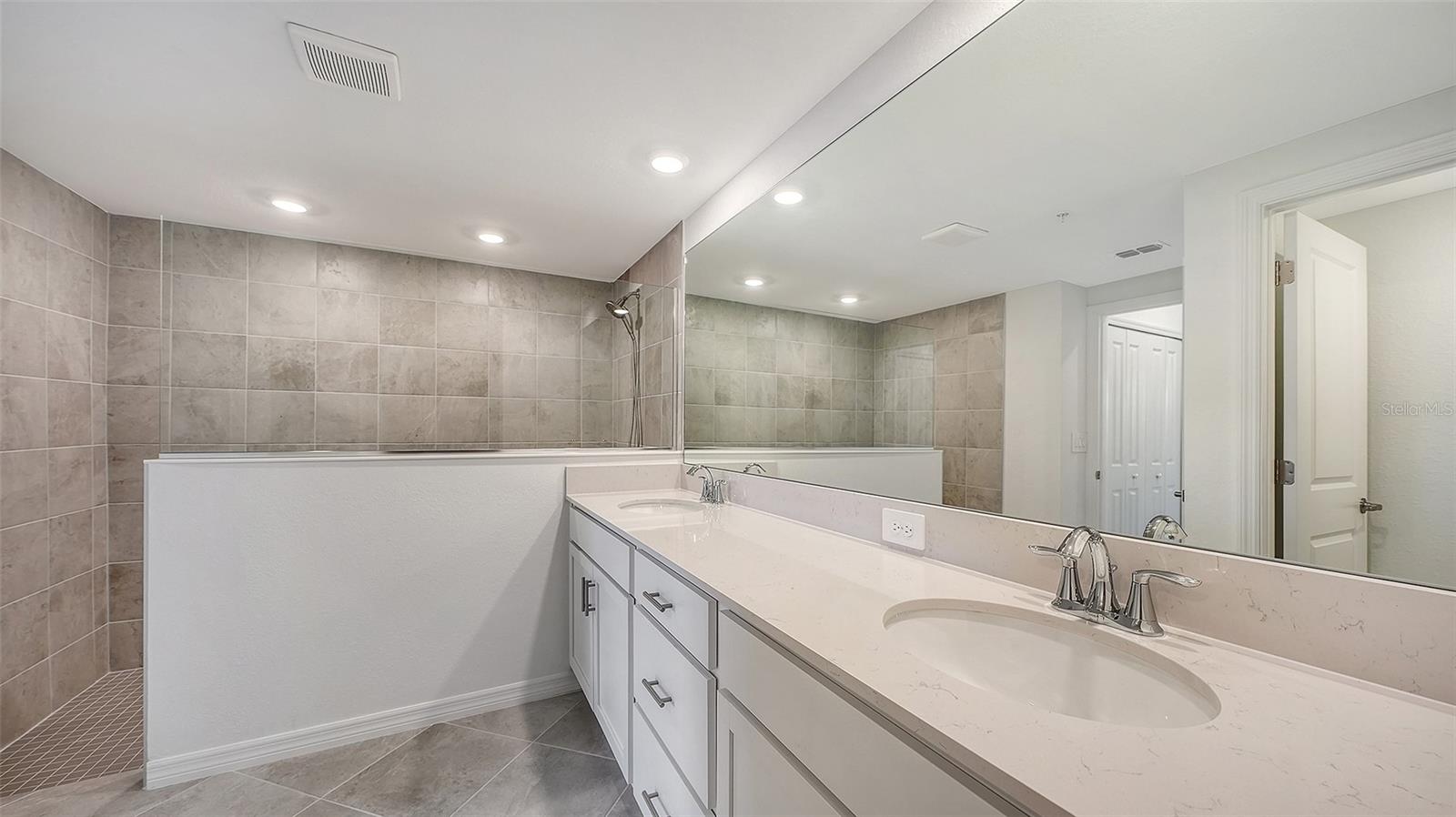 5624 SUMMIT POINTE CIR #104, BRADENTON, FL — photo 32