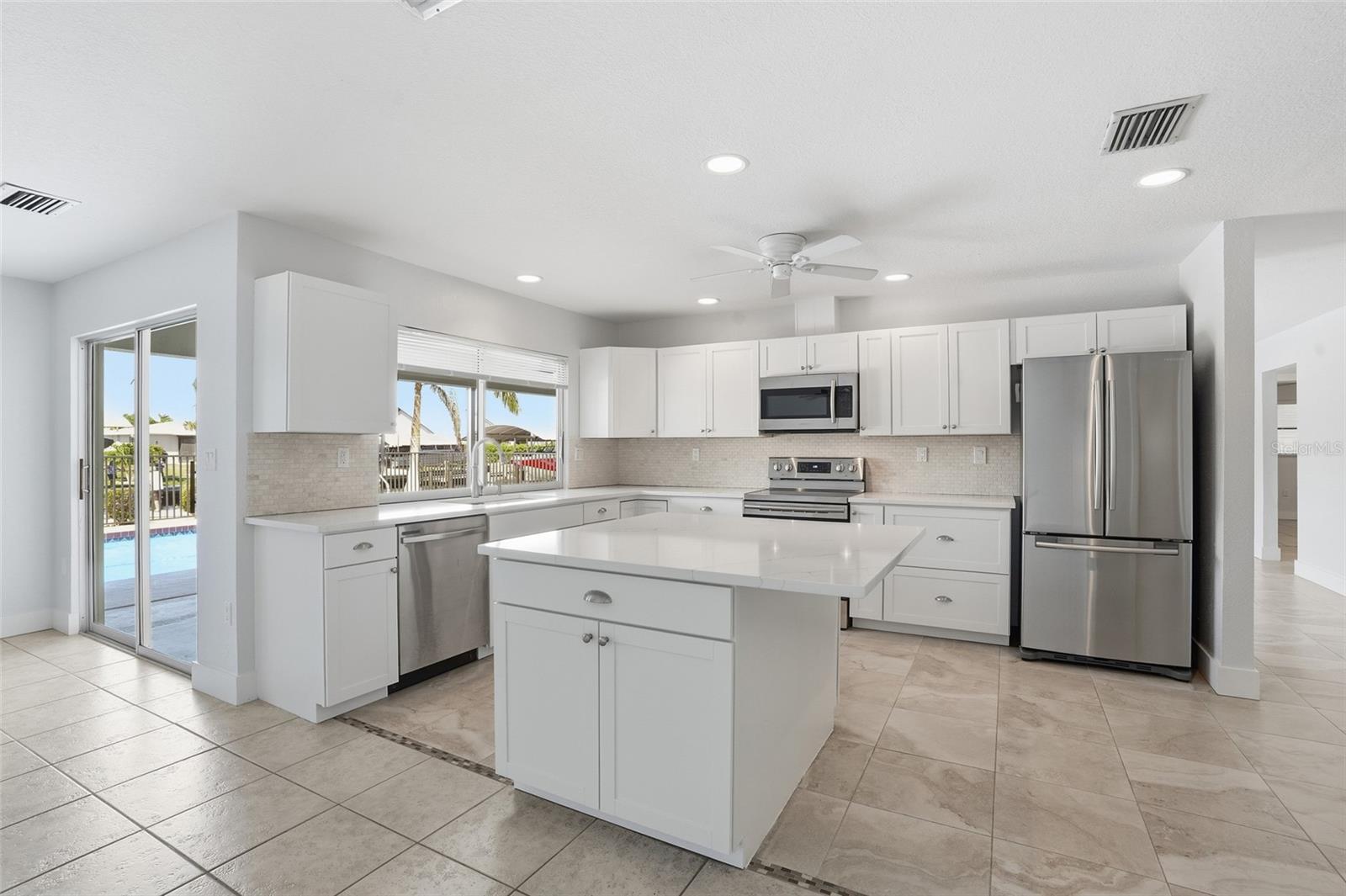 405 TOWER DR, CAPE CORAL, FL — photo 5