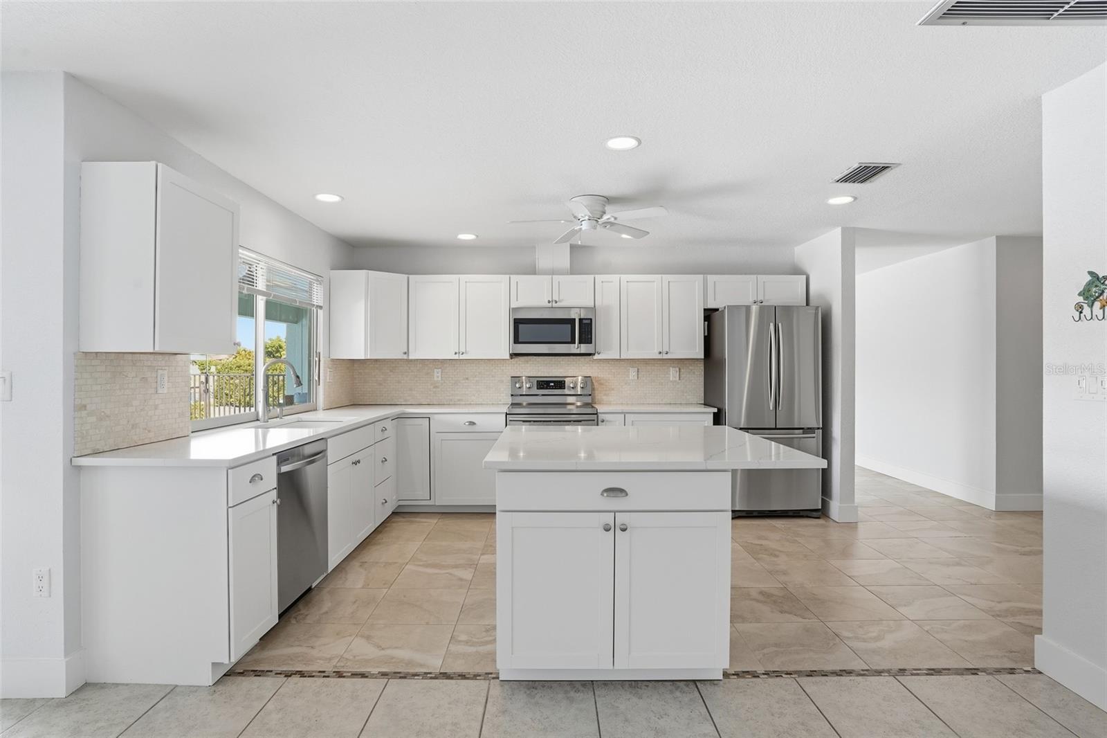 405 TOWER DR, CAPE CORAL, FL — photo 6