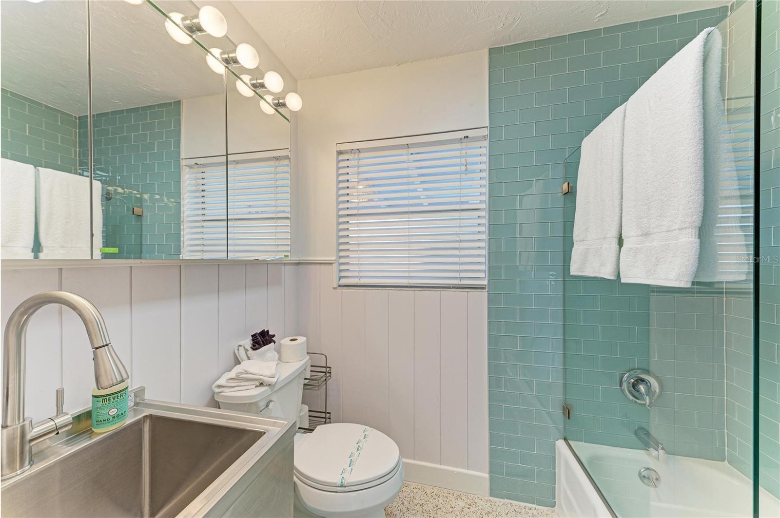 2111 AVENUE B, BRADENTON BEACH, FL — photo 21
