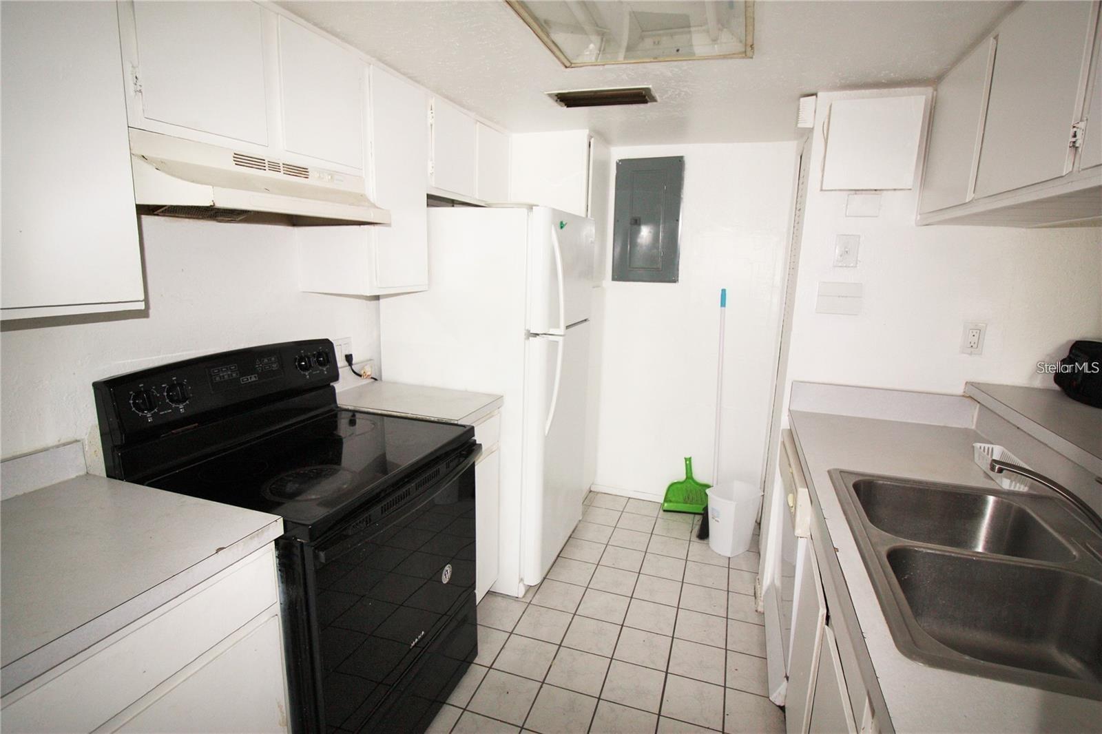 2117 LYME BAY DR #604, ORLANDO, FL — photo 2