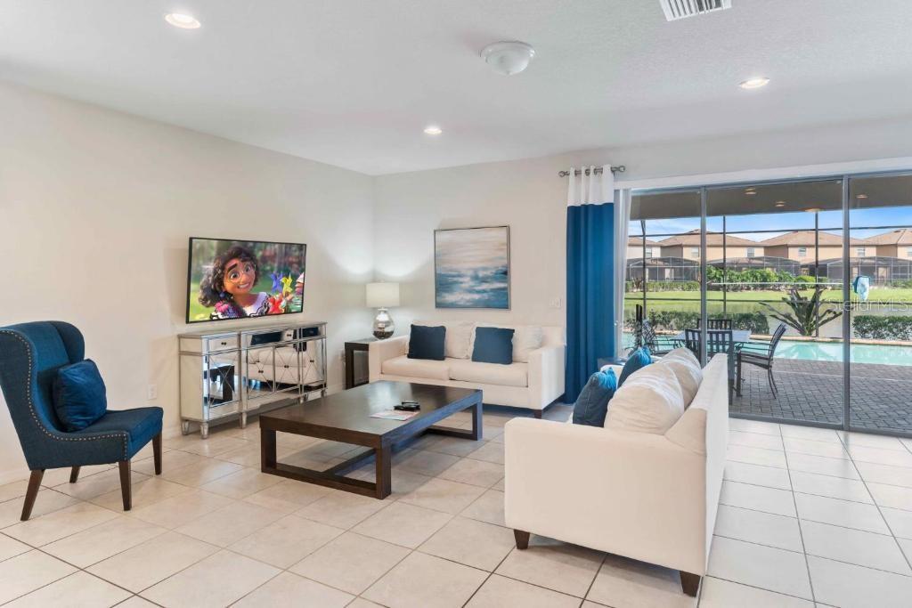 8815 MACAPA DR, KISSIMMEE, FL — photo 11