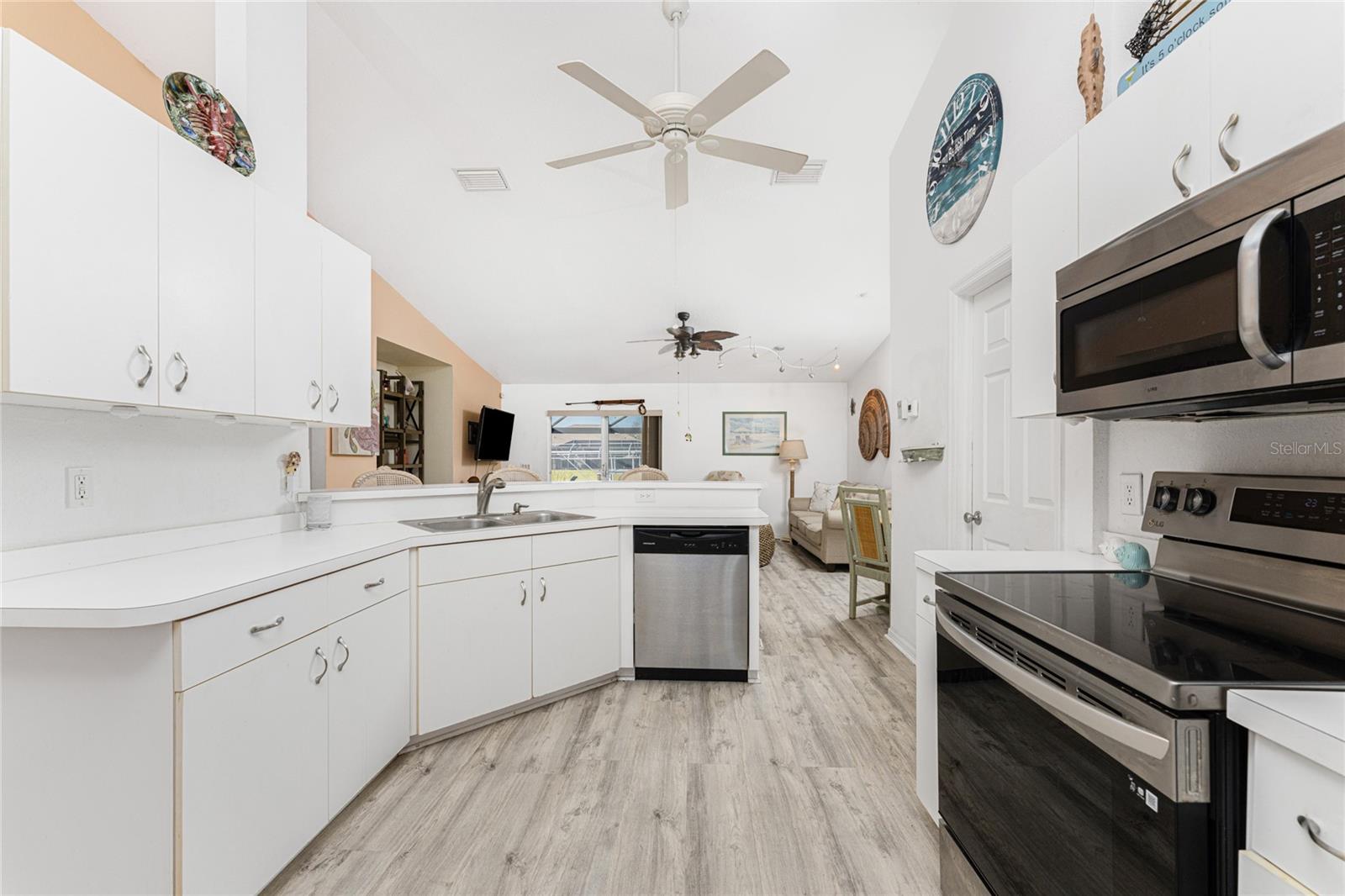 9300 MIAMI CIR, PORT CHARLOTTE, FL — photo 7