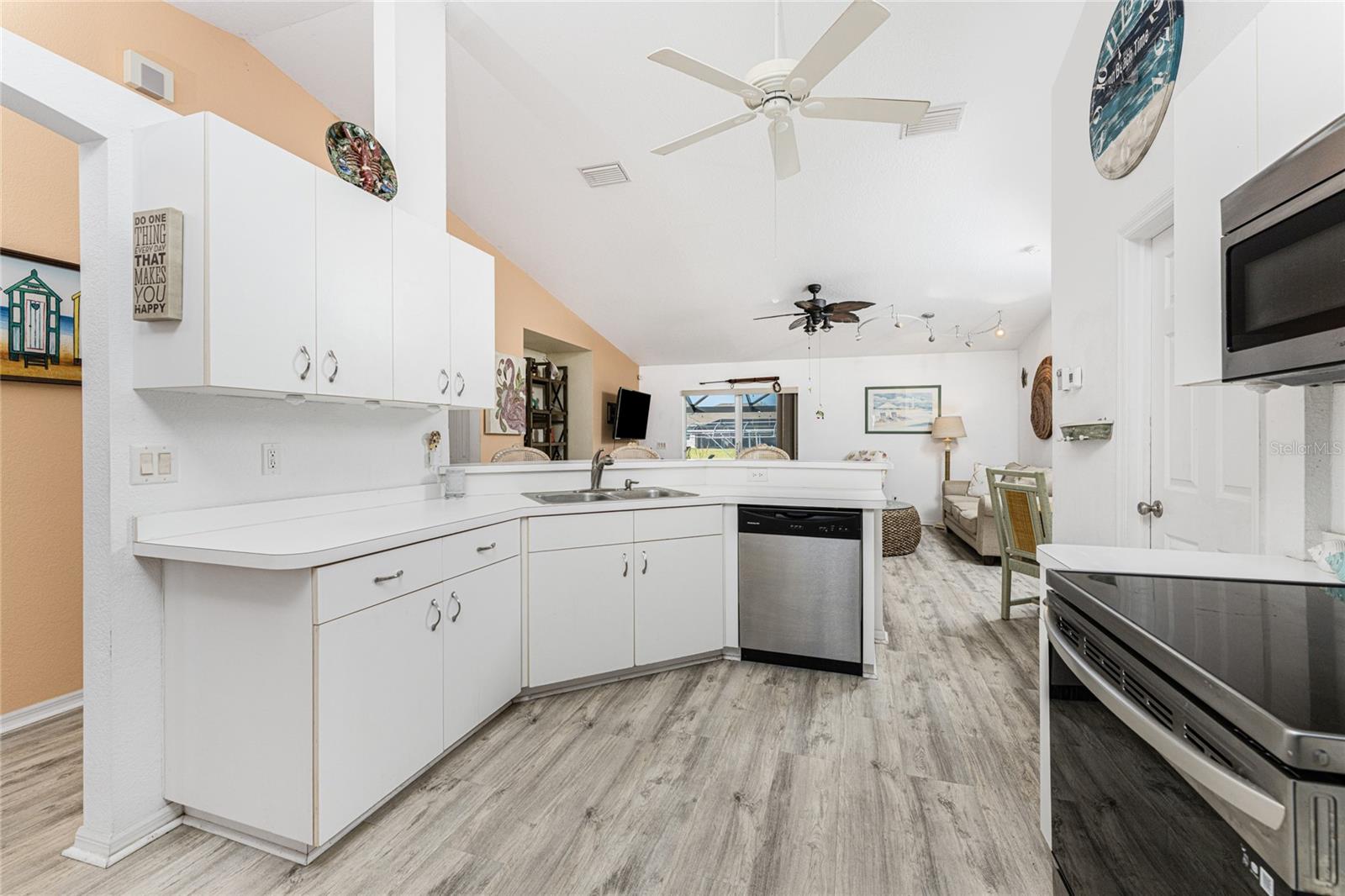 9300 MIAMI CIR, PORT CHARLOTTE, FL — photo 18