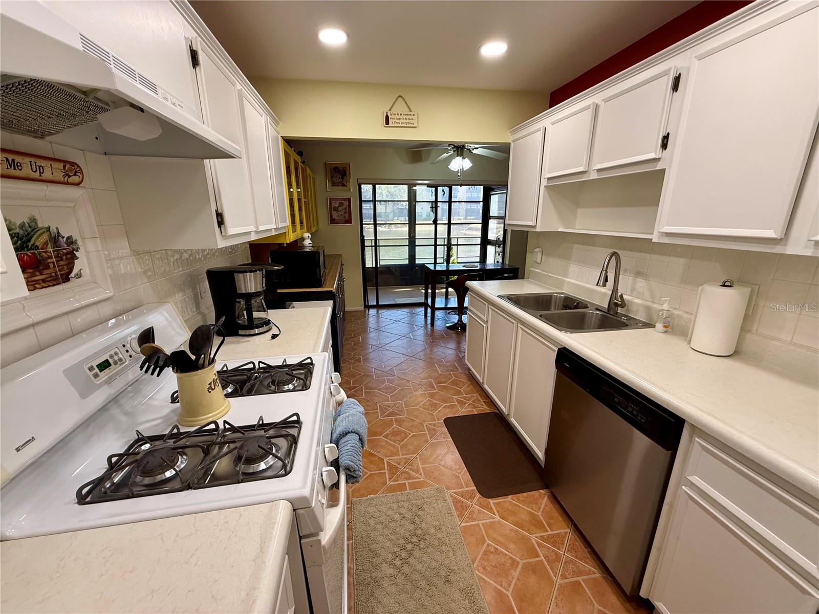 6070 80TH ST N #105, ST PETERSBURG, FL — photo 9