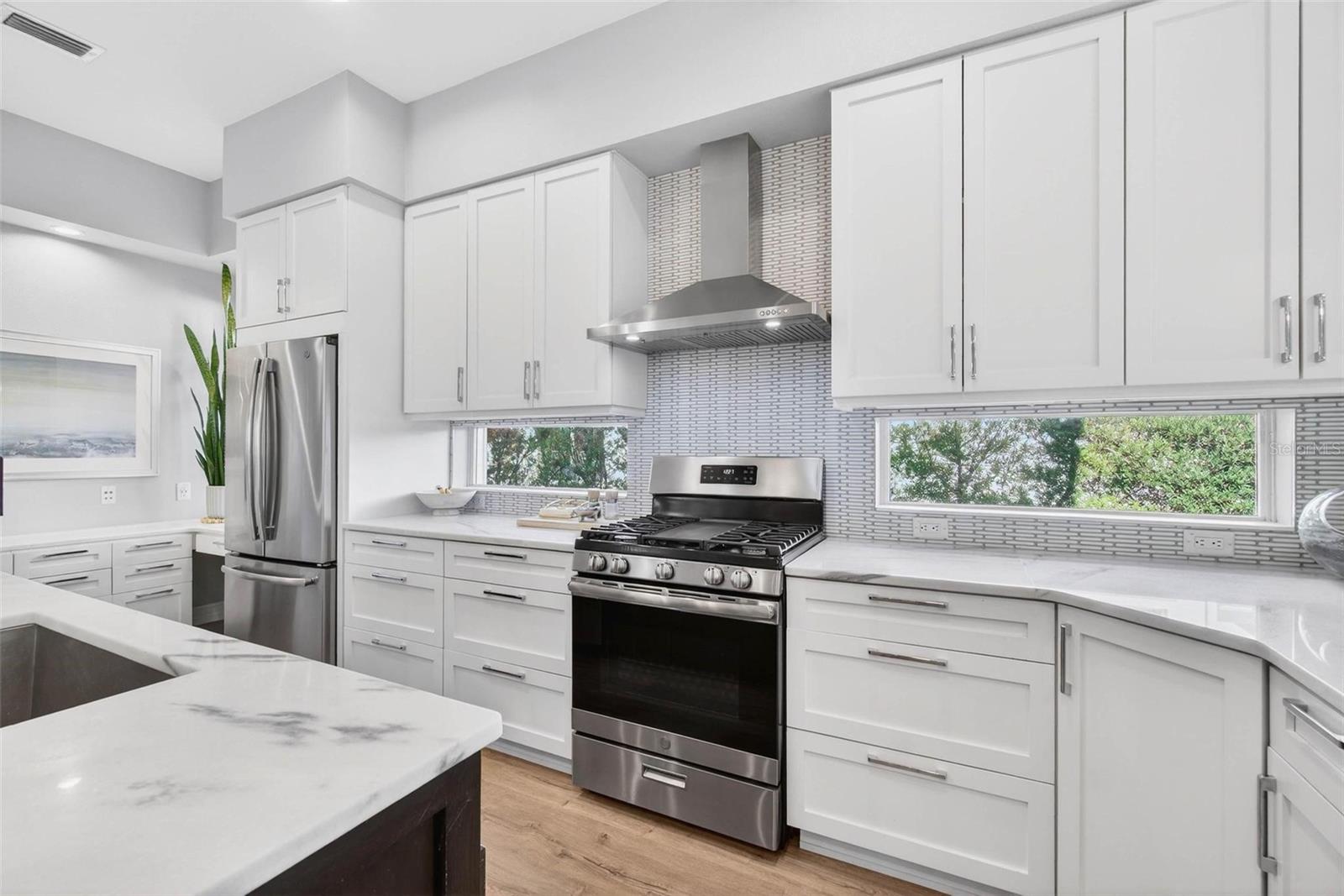 6054 YEATS MANOR DR, TAMPA, FL — photo 11