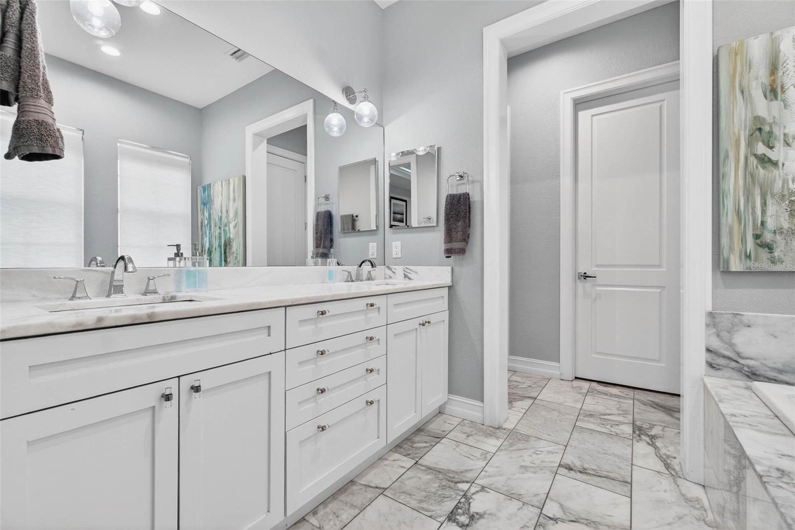 6054 YEATS MANOR DR, TAMPA, FL — photo 18