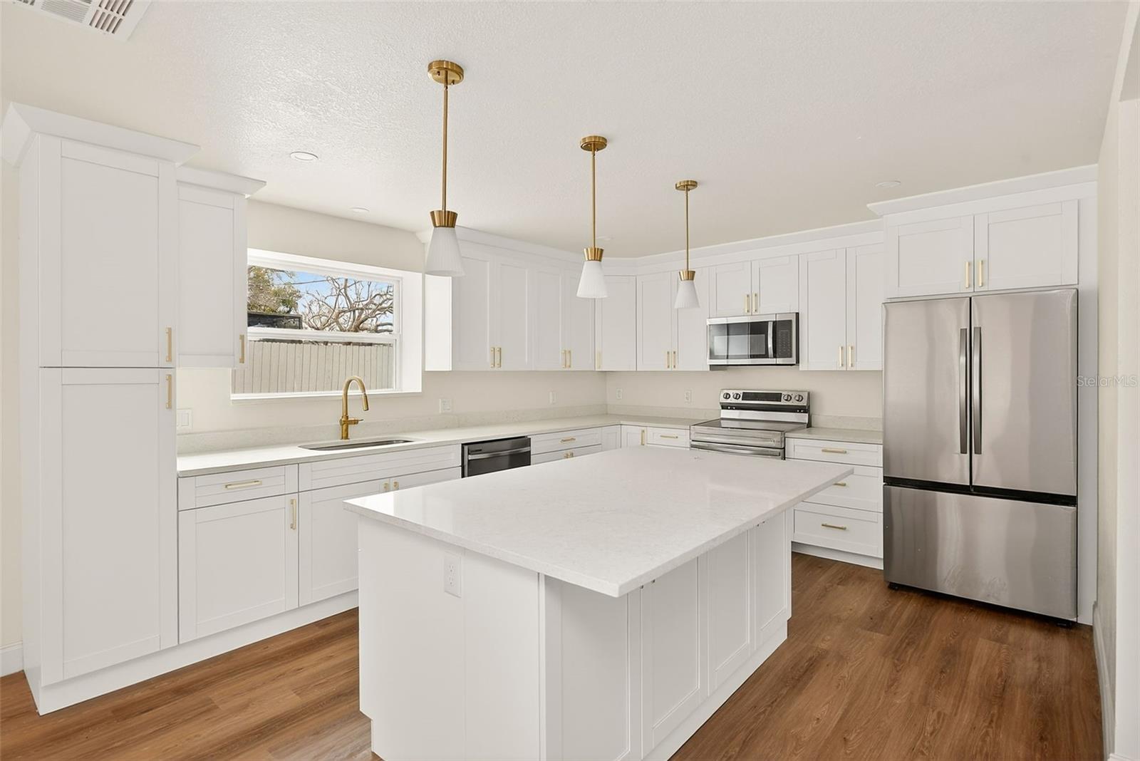 2171 BEECHER RD, CLEARWATER, FL — photo 3
