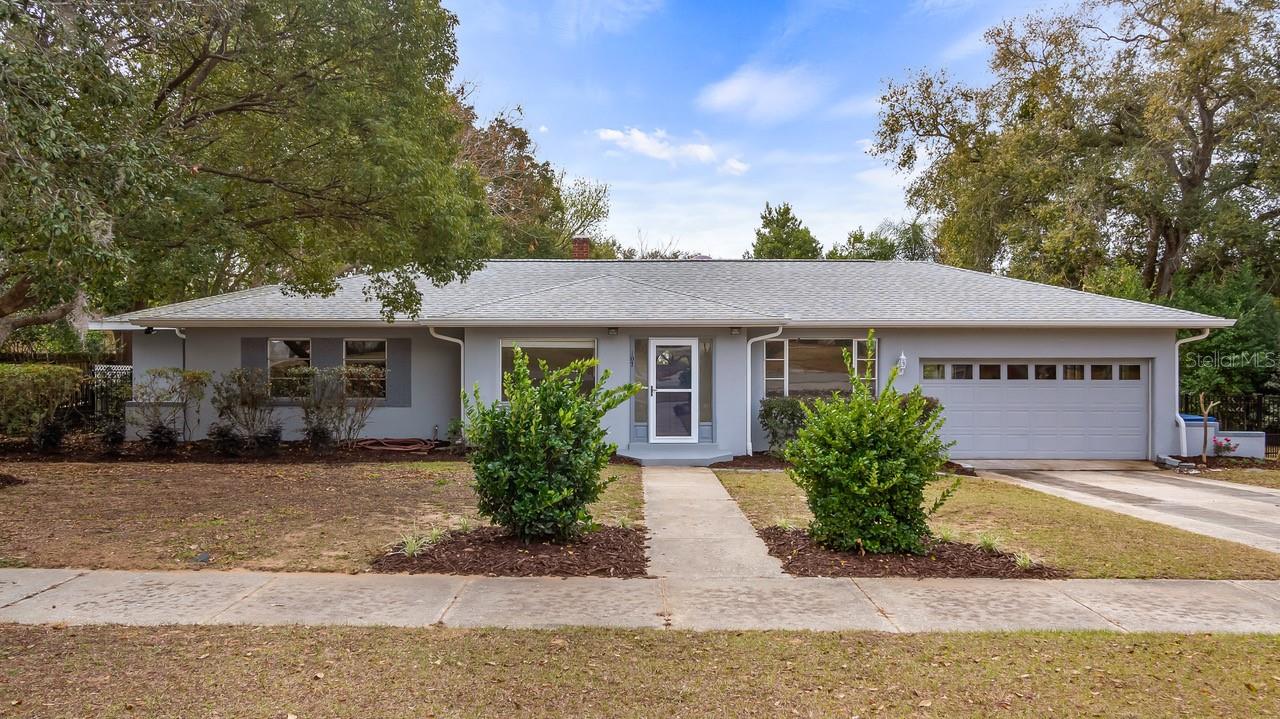 107 E MAGNOLIA AVE, HOWEY IN THE HILLS, FL