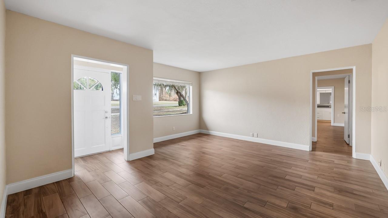 107 E MAGNOLIA AVE, HOWEY IN THE HILLS, FL — photo 17