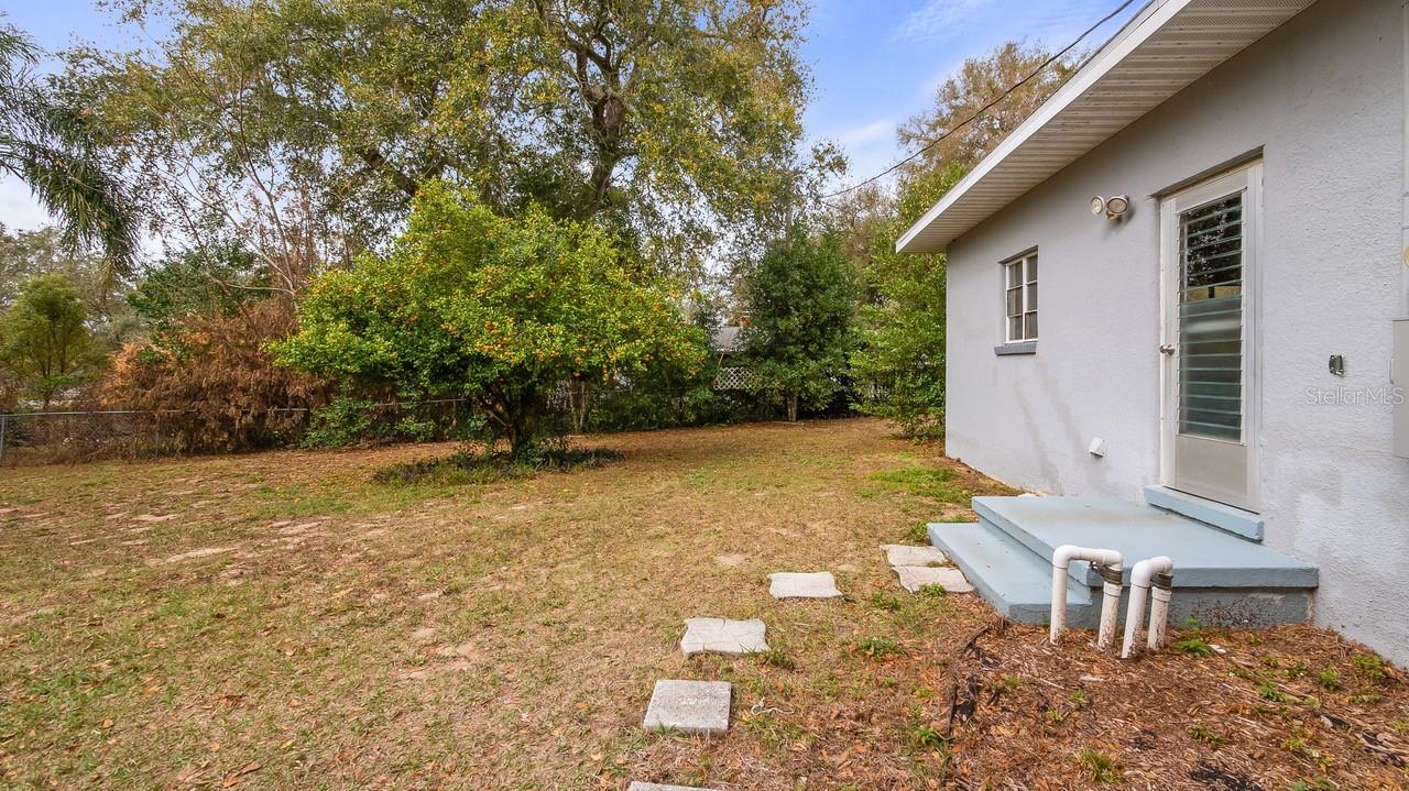 107 E MAGNOLIA AVE, HOWEY IN THE HILLS, FL — photo 60