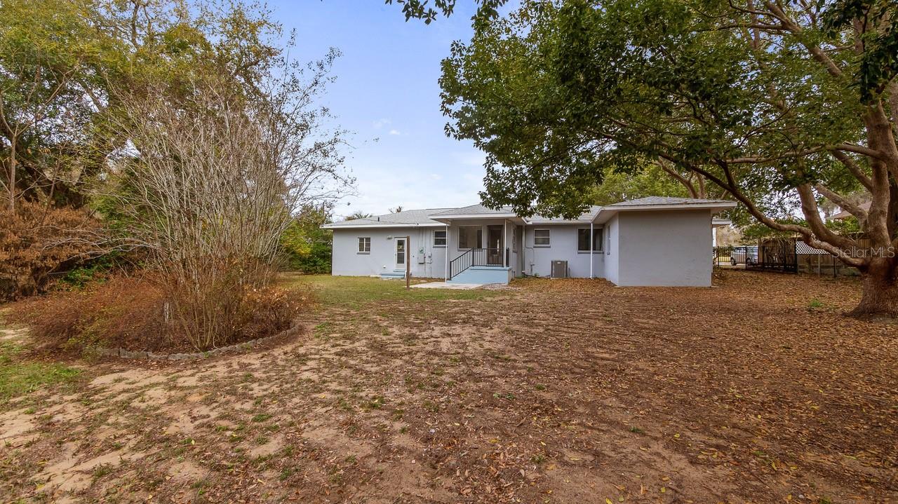 107 E MAGNOLIA AVE, HOWEY IN THE HILLS, FL — photo 63
